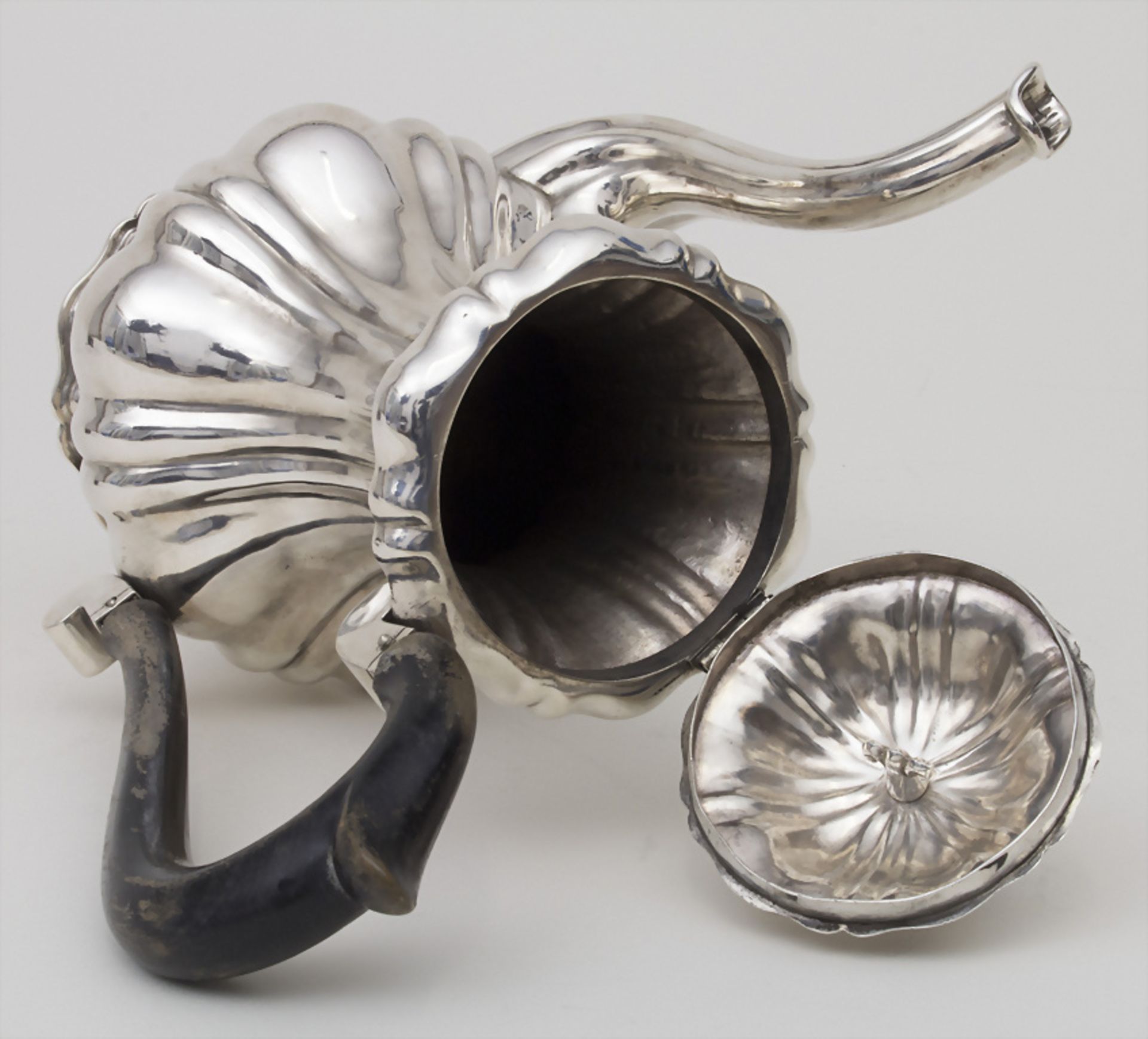 Biedermeier Teekanne / A Biedermeier silver tea pot, Carolus Fröhlich, Kosice / Kassa, 1846 - Bild 5 aus 7