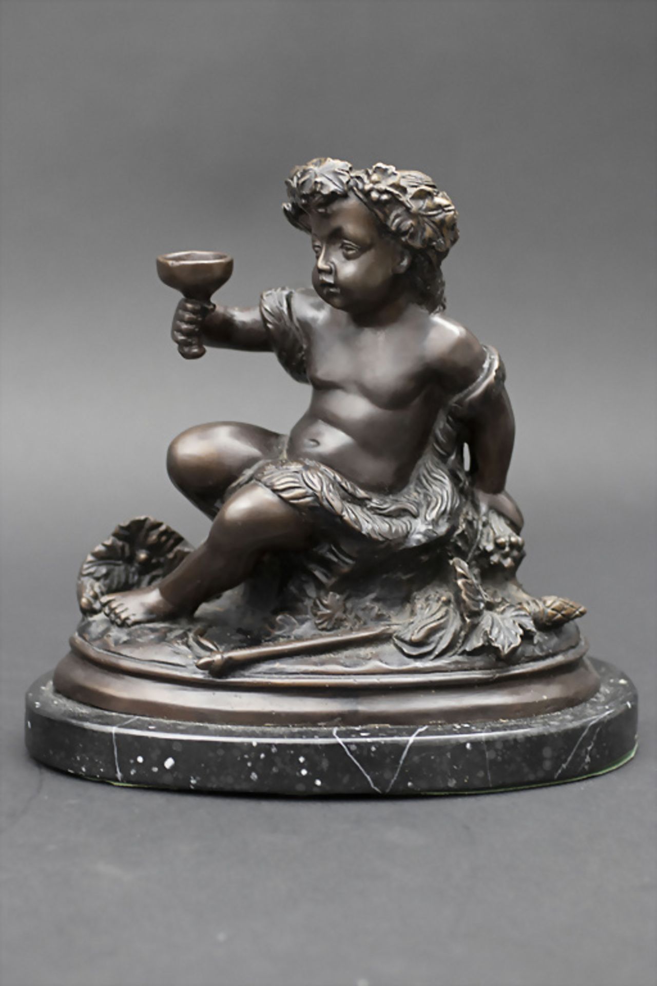 Bronze Figurengruppe 'Sitzende sich zuprostende Putti', Frankreich, um 1860 - Image 5 of 9