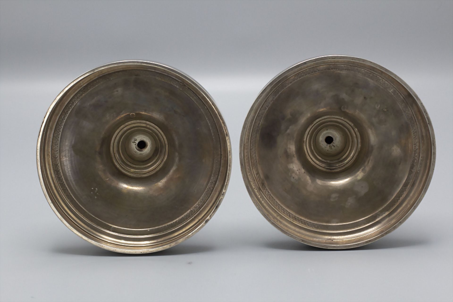 Paar Empire Kerzenleuchter / Paire de bougoirs Empire en argent massif / A pair of silver ... - Image 9 of 9