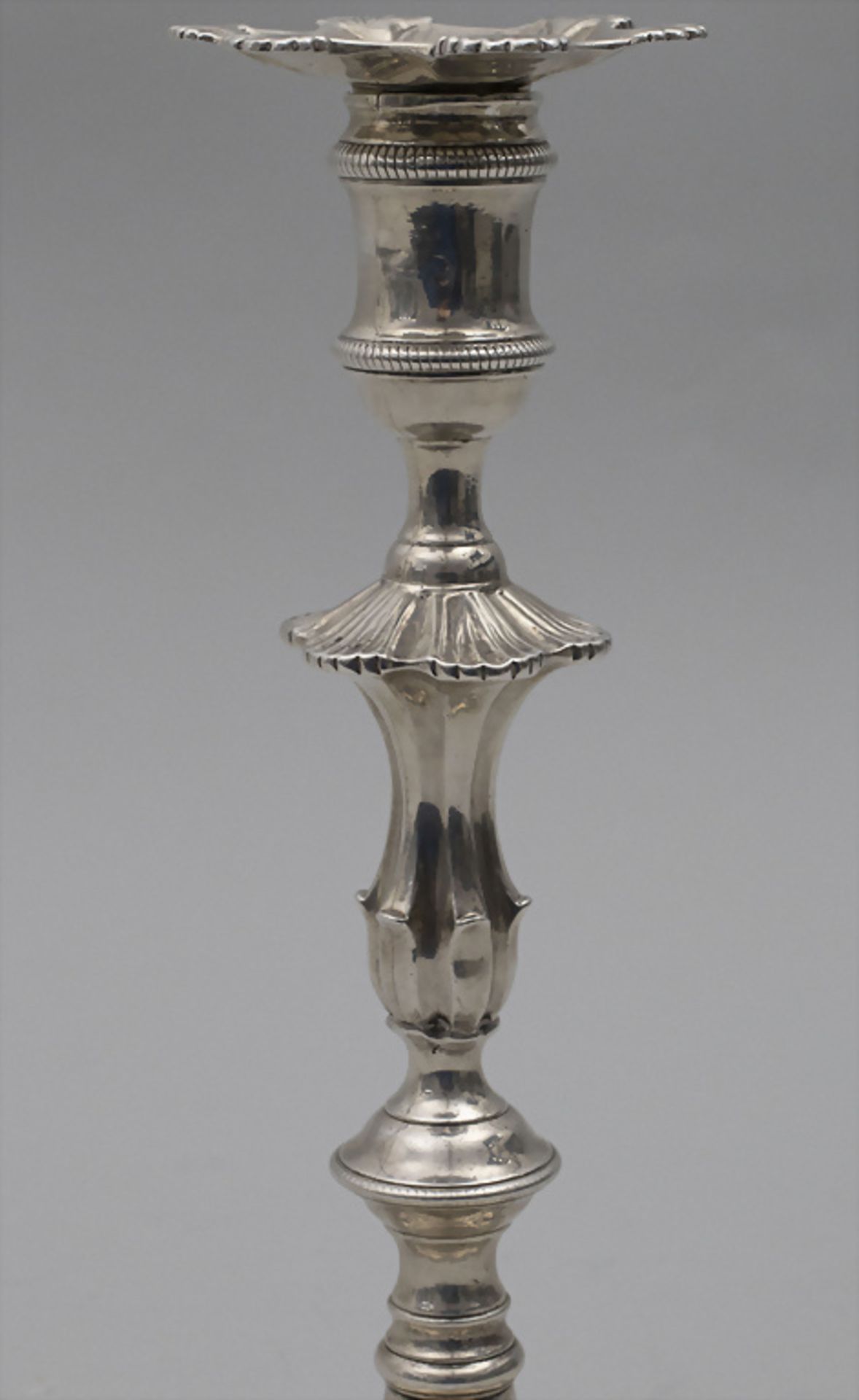 Barock Leuchter / A Baroque silver candlestick, Jas. King, London, 1786 - Bild 2 aus 6