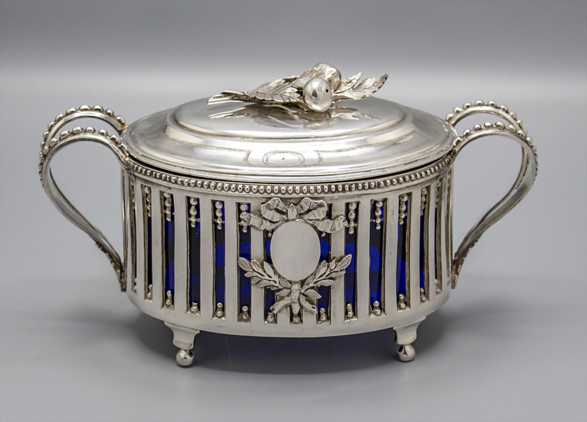 Louis-Seize Konfektdose / Bonbonnière / A silver Louis Seize candy dish, Ambroise-Nicolas ...