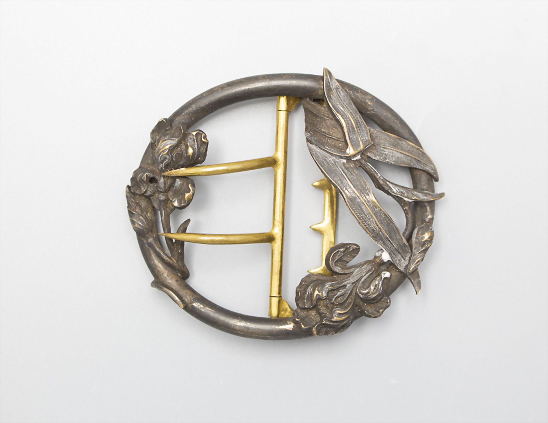 Jugendstil Gürtelschließe mit Schwertlilien / An Art Nouveau belt buckle with iris, ... - Image 2 of 2