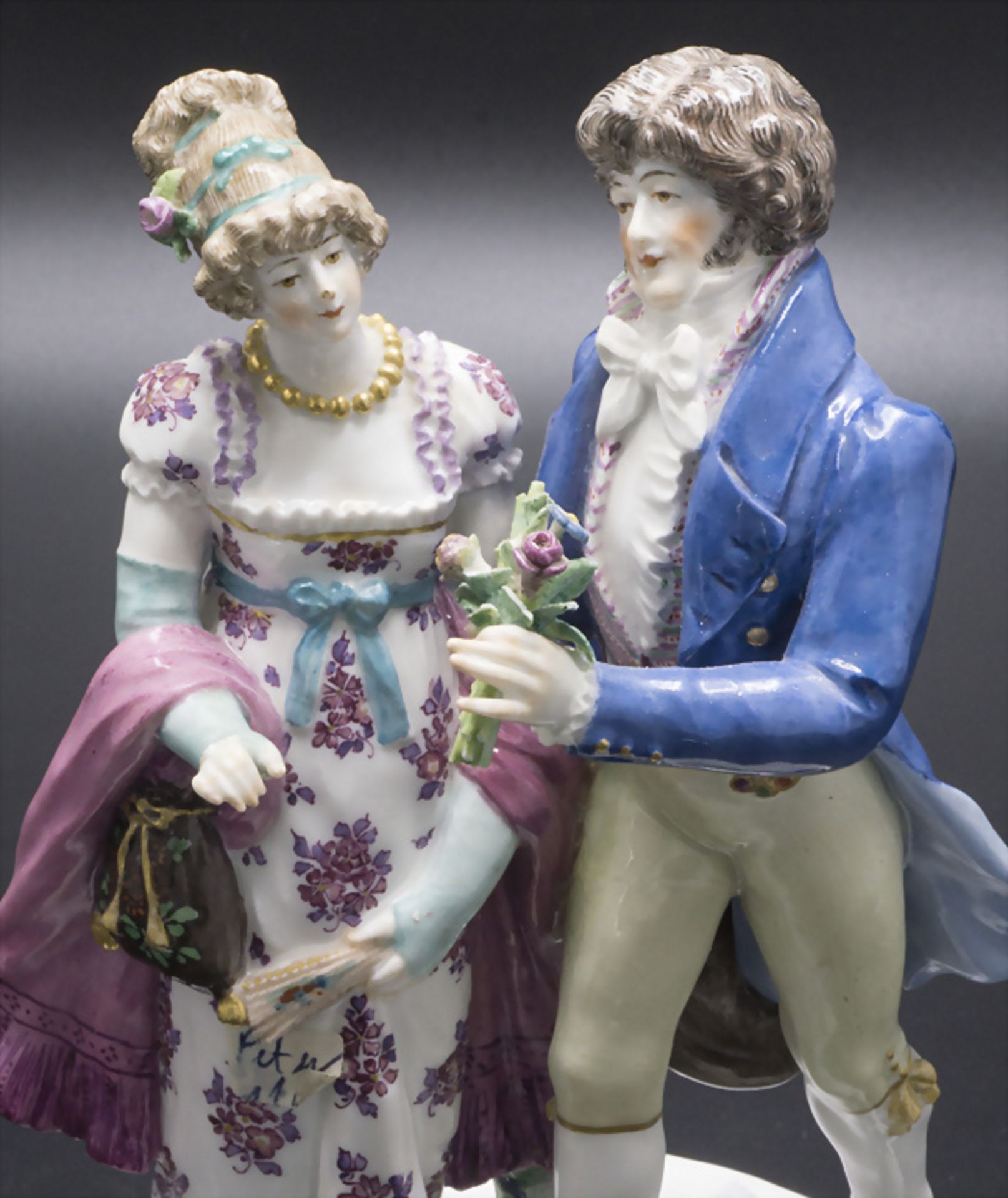 Galantes Biedermeier Paar beim Spaziergang / A gallant couple, Heinrich Goeschl, Meissen, um 1880 - Bild 2 aus 8