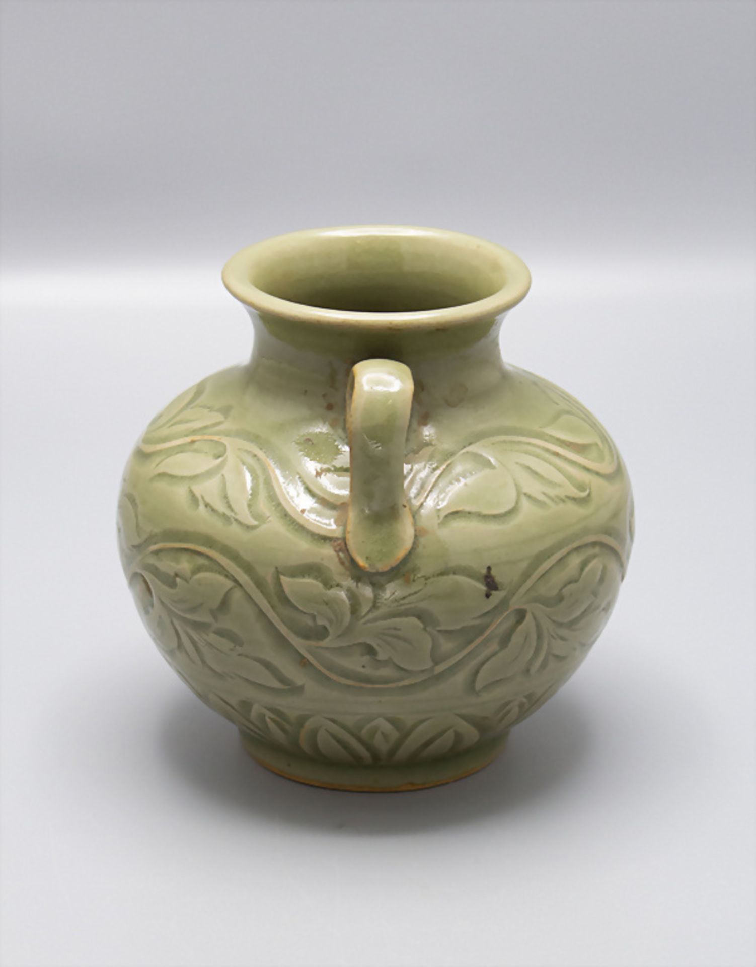Seladon Gefäß / A Celadon vessel, Song- Stil, China, Qing- Zeit (1644-1912) - Image 2 of 4