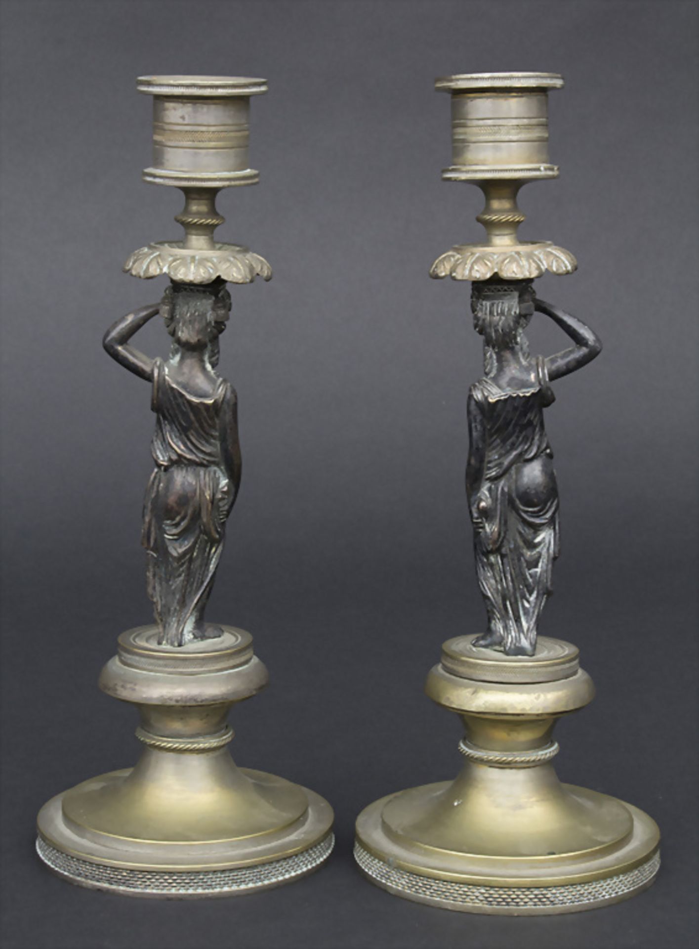 Paar figürliche Bronzeleuchter / A pair of figural candlesticks, Frankreich, 19. Jh. - Bild 2 aus 5
