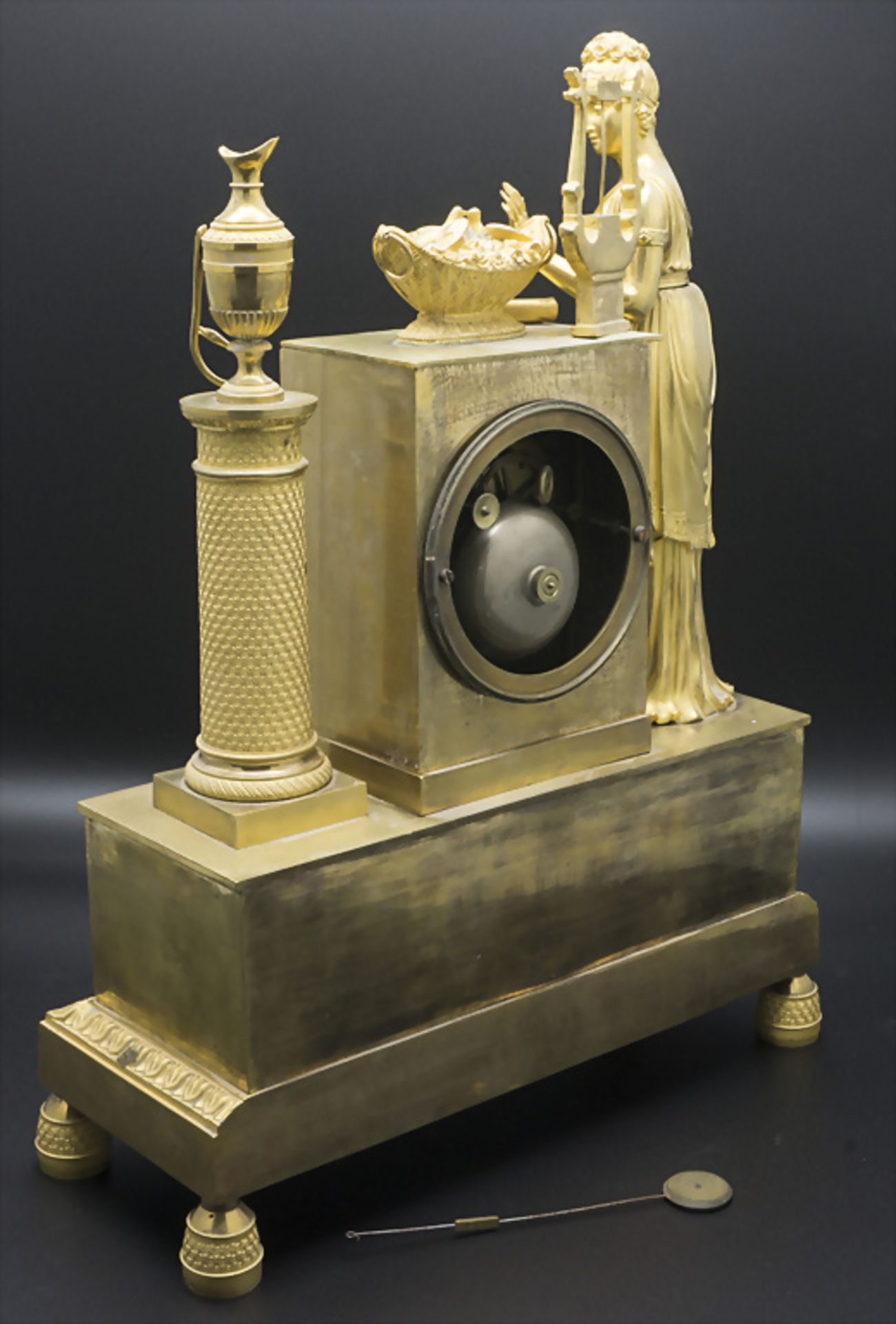 Bronze Pendule Époque Restauration / An ormolu mantel clock, Frankreich, um 1820 - Bild 3 aus 4