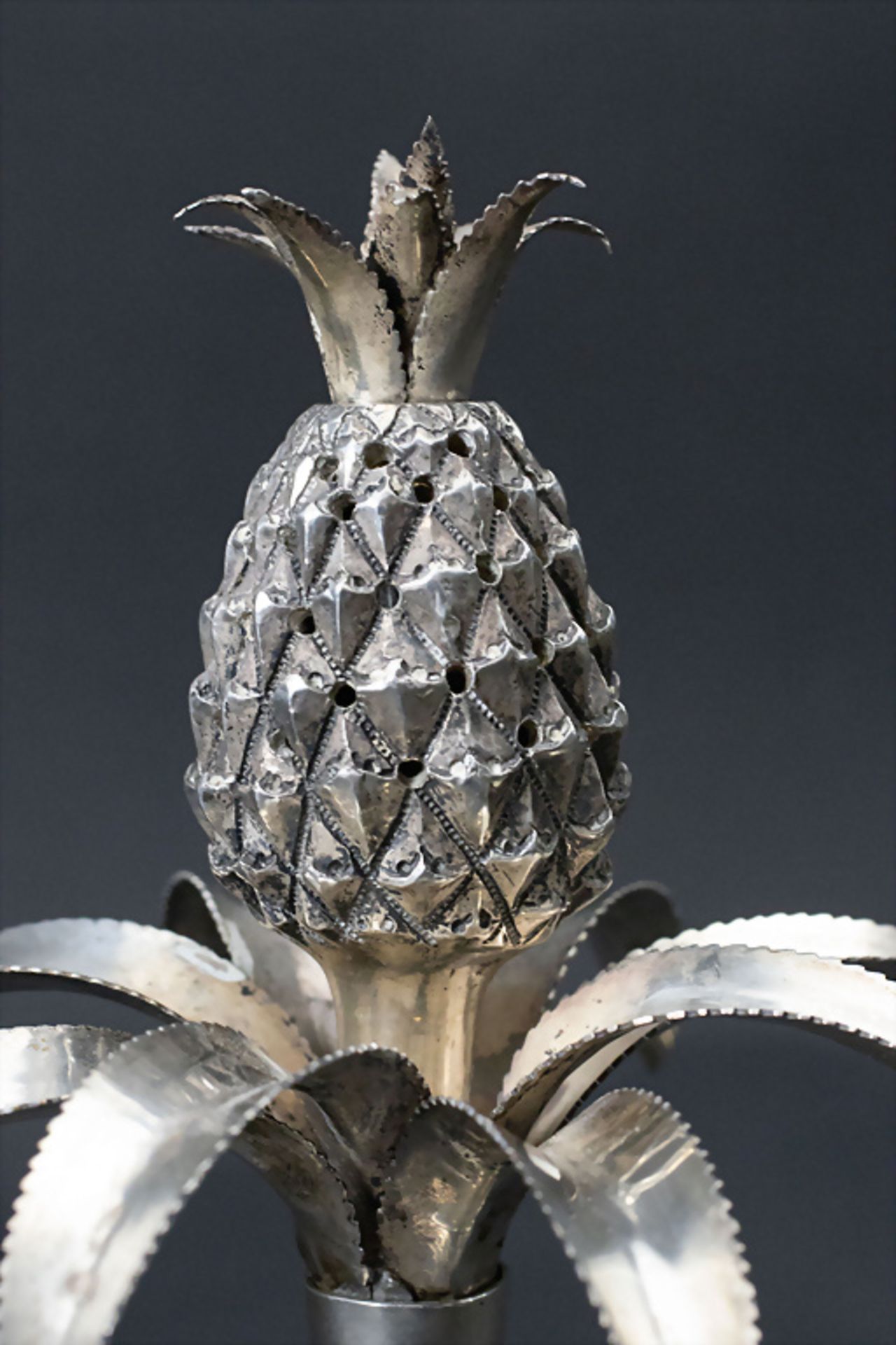 Ananas als Zahnstocherhalter / A silver pineapple shaped toothpick holder, Lissabon / Lisboa, ... - Image 3 of 6