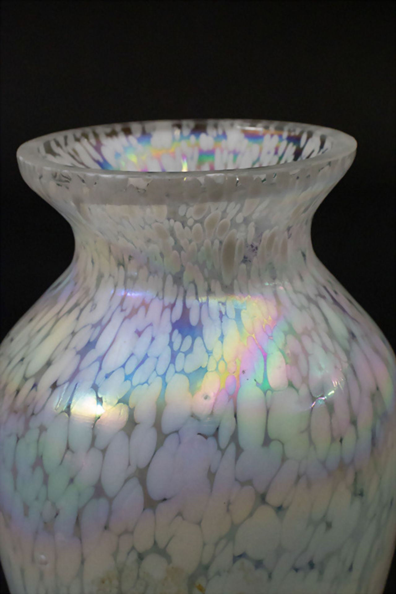 Jugendstil Vase mit Papillon Dekor / An Art Nouverau glass vase, wohl deutsch, um 1900 - Bild 5 aus 7