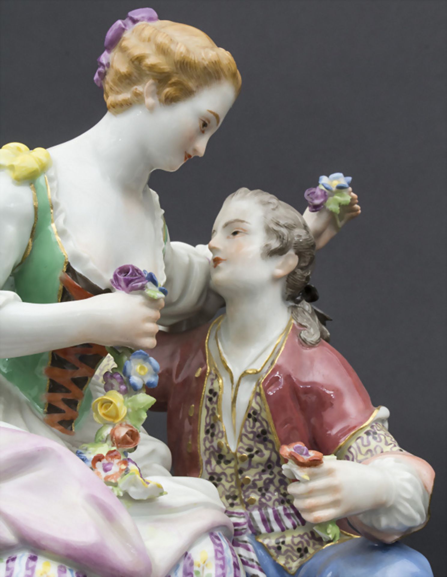 Galantes Schäferpaar / A figural group of a shepherd and a shepherdess, Meissen, Mitte 20. Jh. - Image 6 of 9