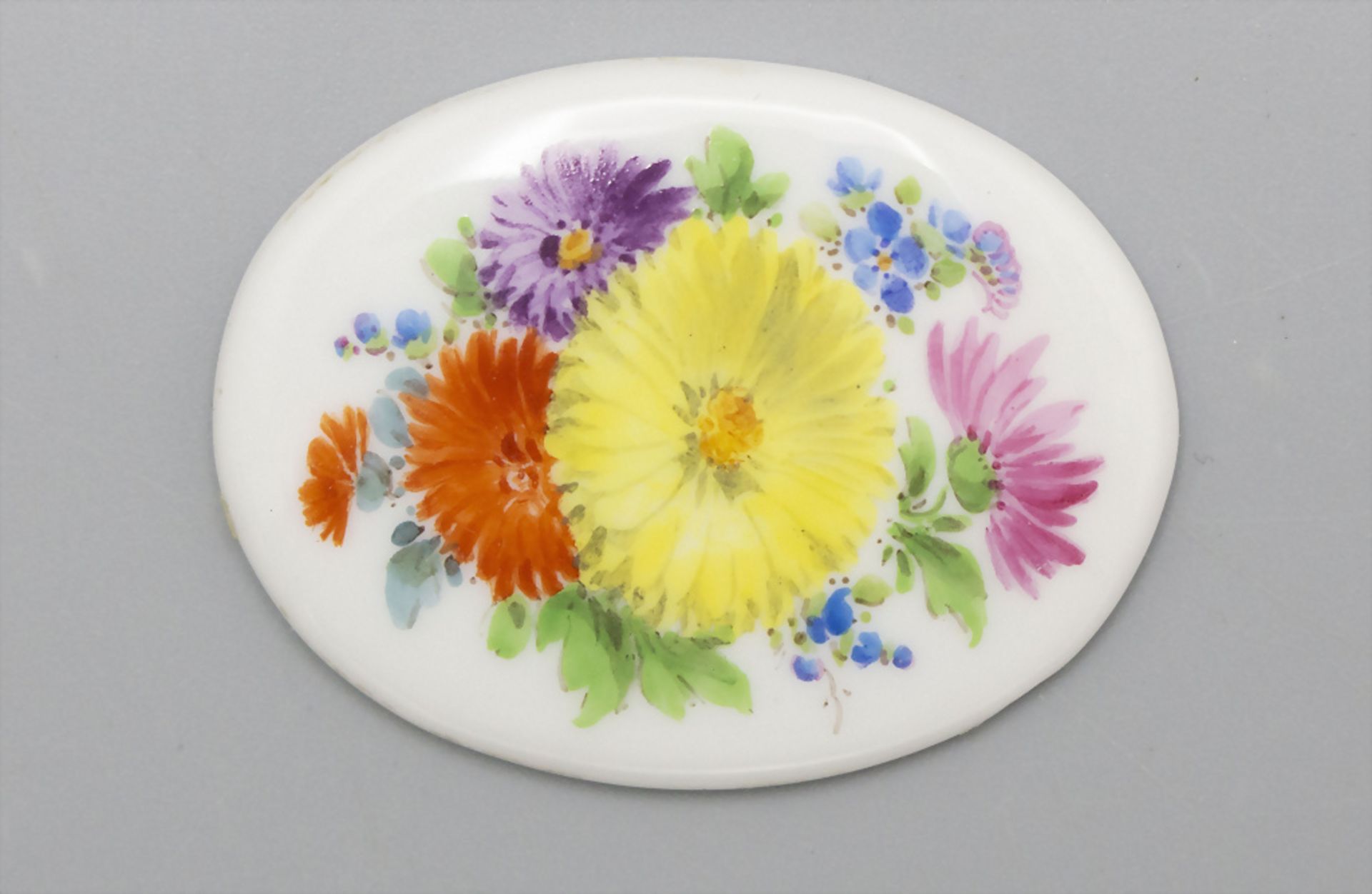 Ovale Plakette mit Blumen für einen Anhänger / An oval plaque with flowers for a pendant, ...