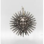 Anhänger 'antiker Kopf mit Sonnenstrahlen' / A silver pendant, um 1900
