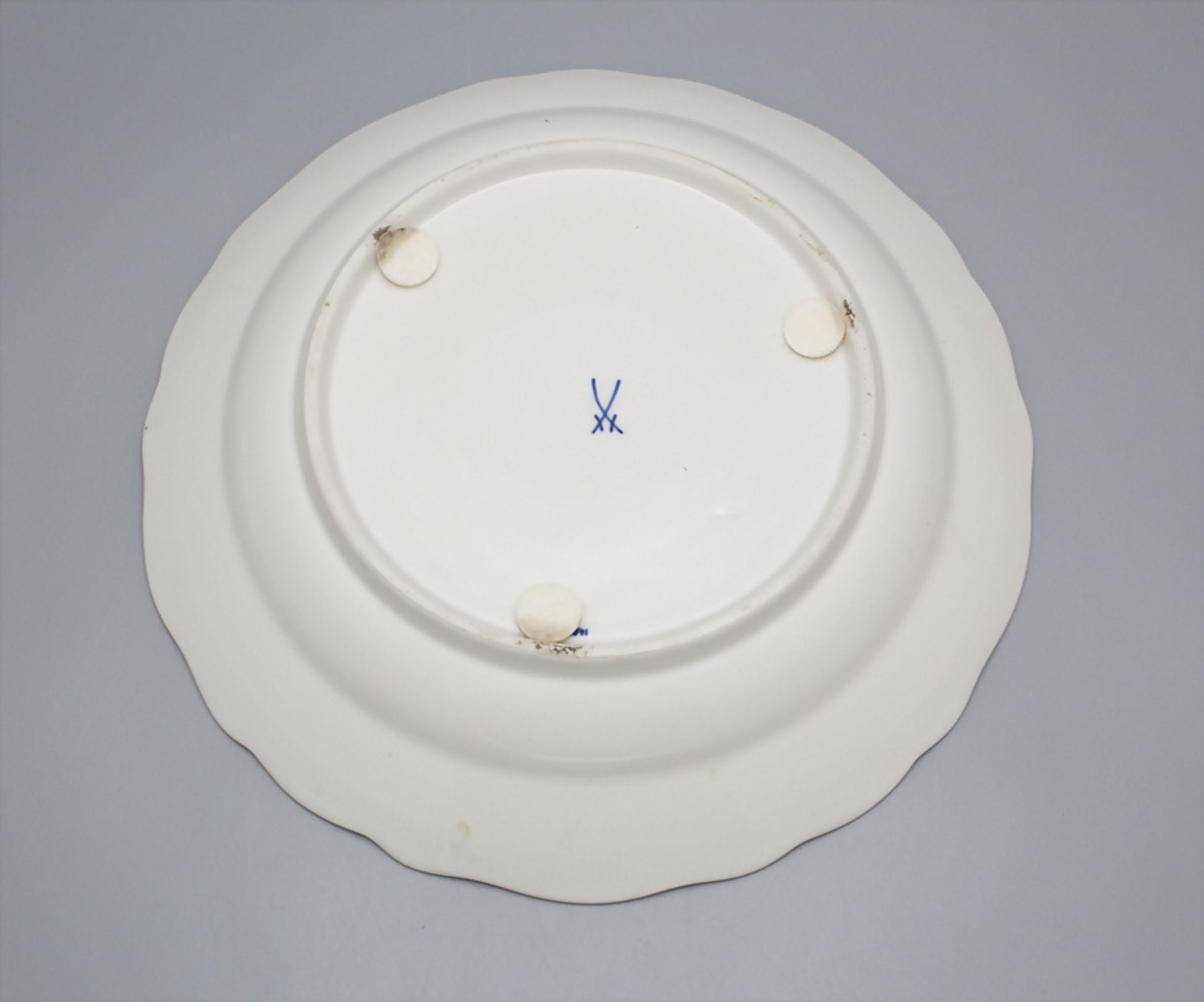Teller Zwiebelmuster / A porcelaine plate with onion pattern, Meissen, 20. Jh. - Bild 3 aus 3