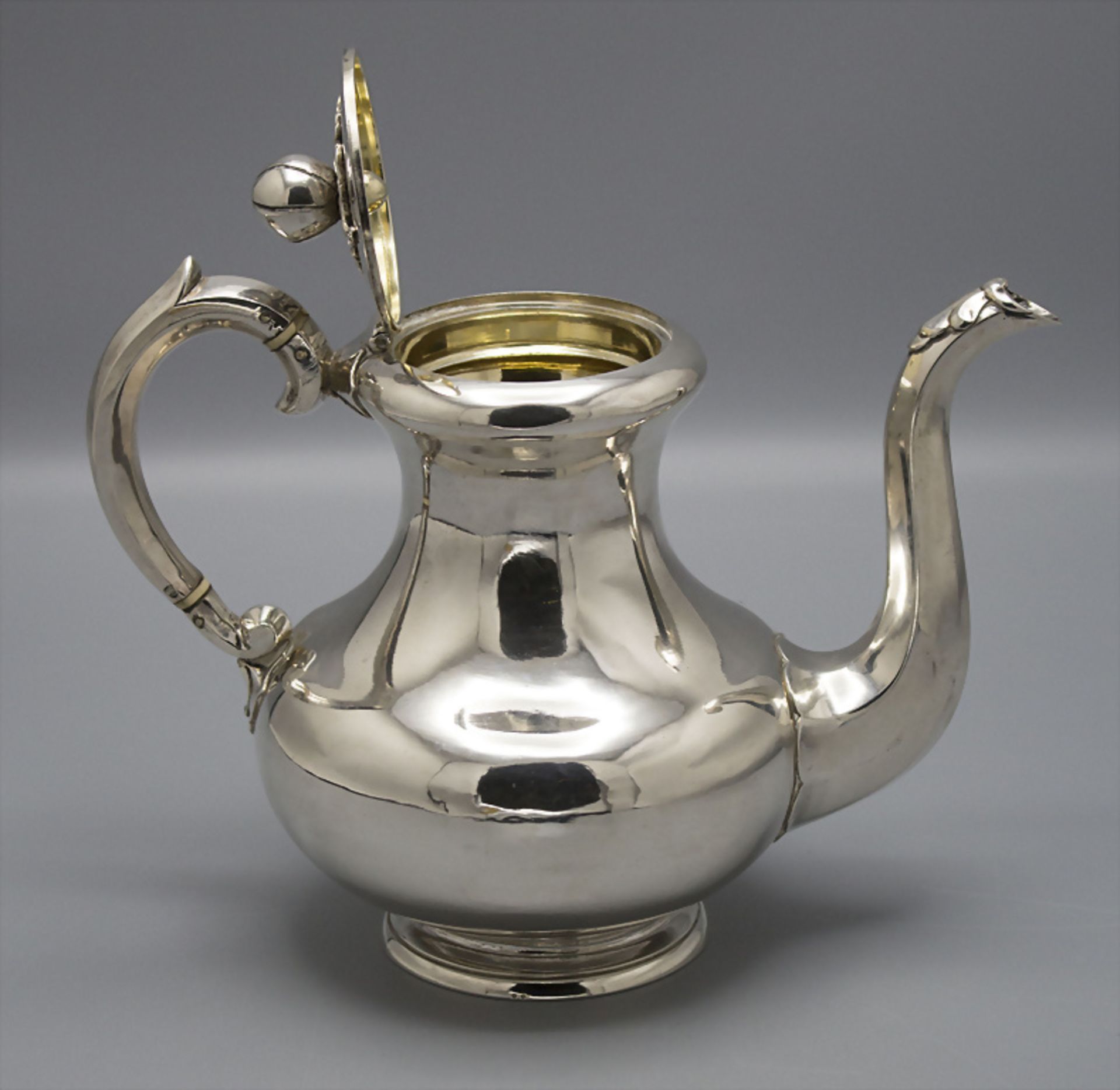 Kaffee- und Teekern / A silver coffee and tea set, Matthias Skytt, St. Petersburg, 1855-1856 - Bild 4 aus 15