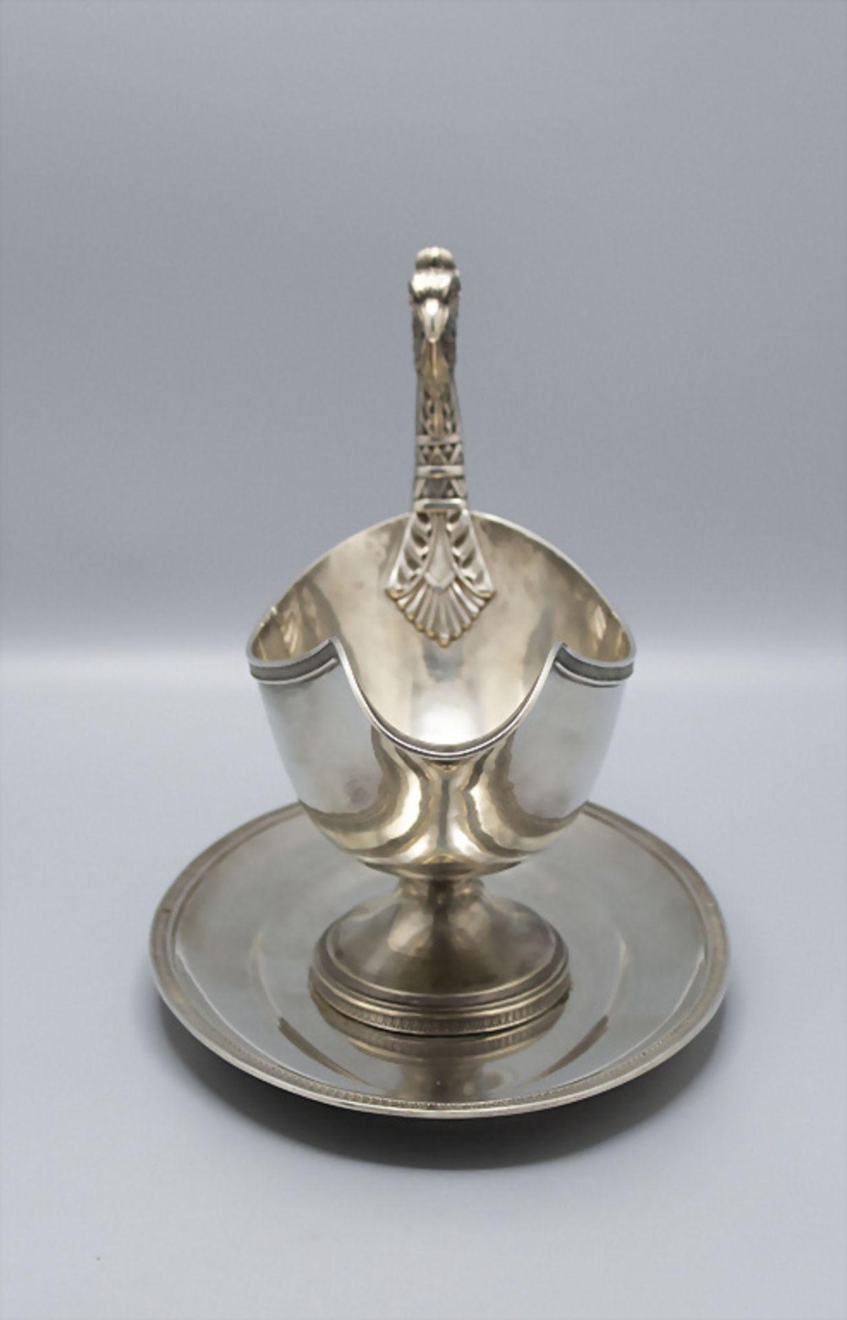 Sauciere mit Adlerkopf / A silver gavy boat with an eagle head shaped handle, Louis Coignet, ... - Bild 4 aus 7