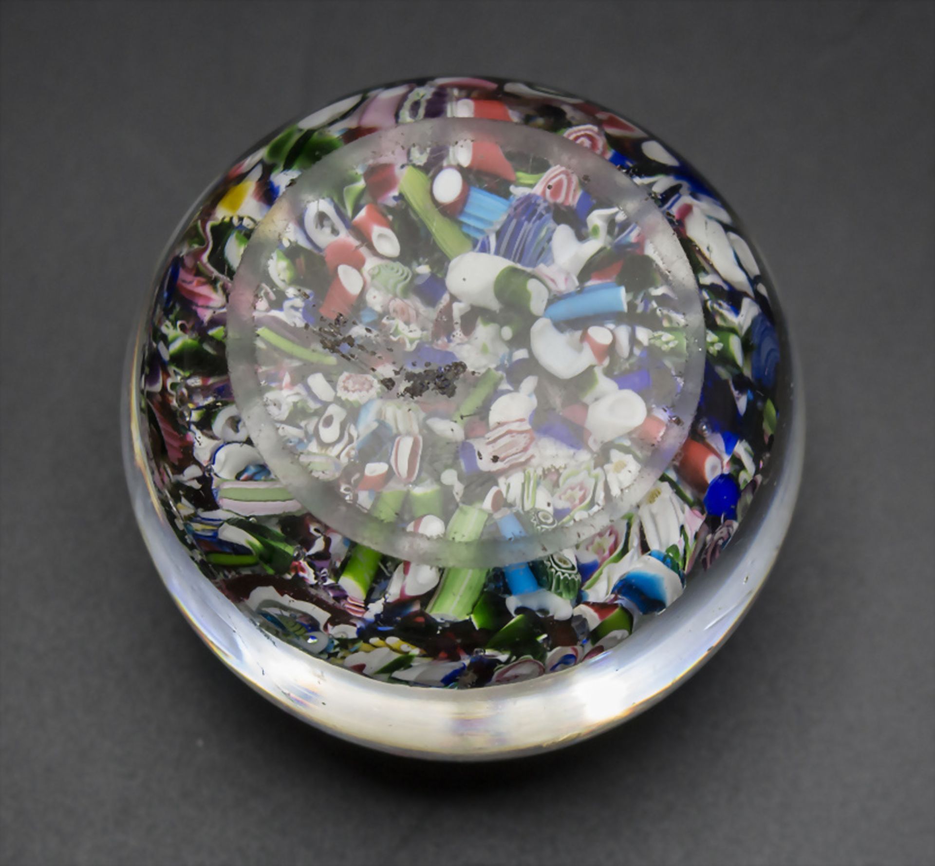 Briefbeschwerer / An end-of-day scrambled Millefiori paperweight, Clichy, 19. Jh. - Image 3 of 3