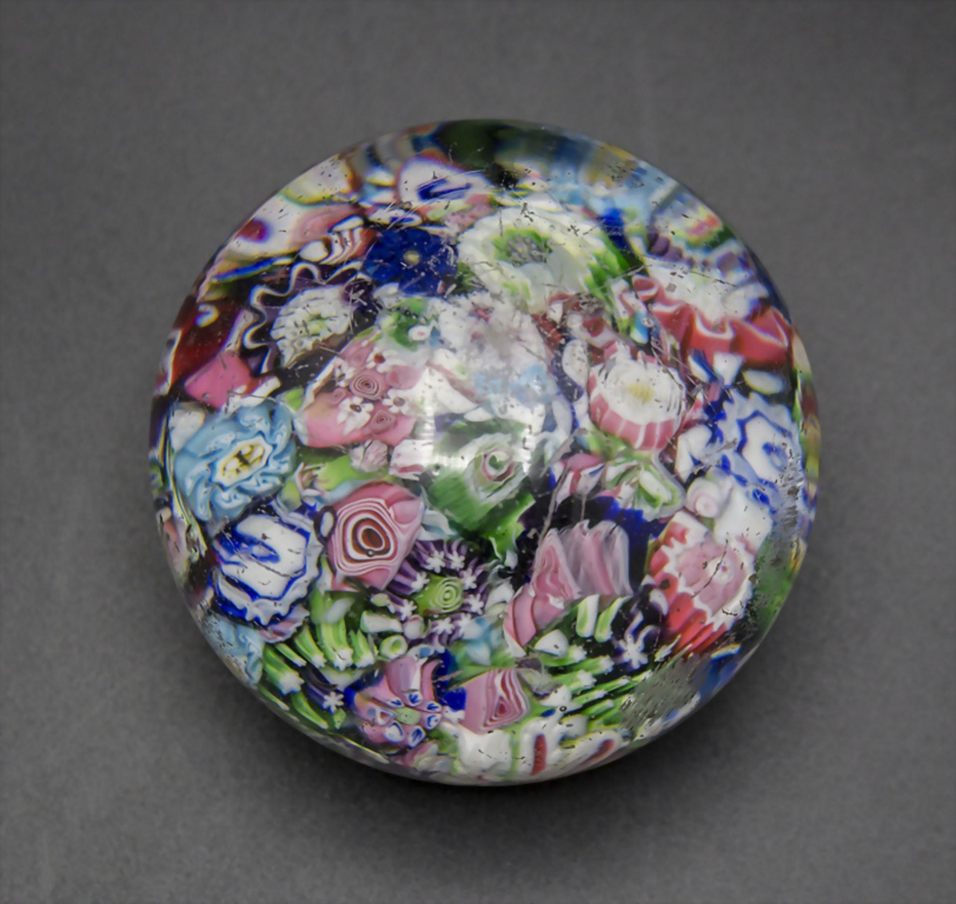 Briefbeschwerer / An end-of-day scrambled Millefiori paperweight, Clichy, 19. Jh.