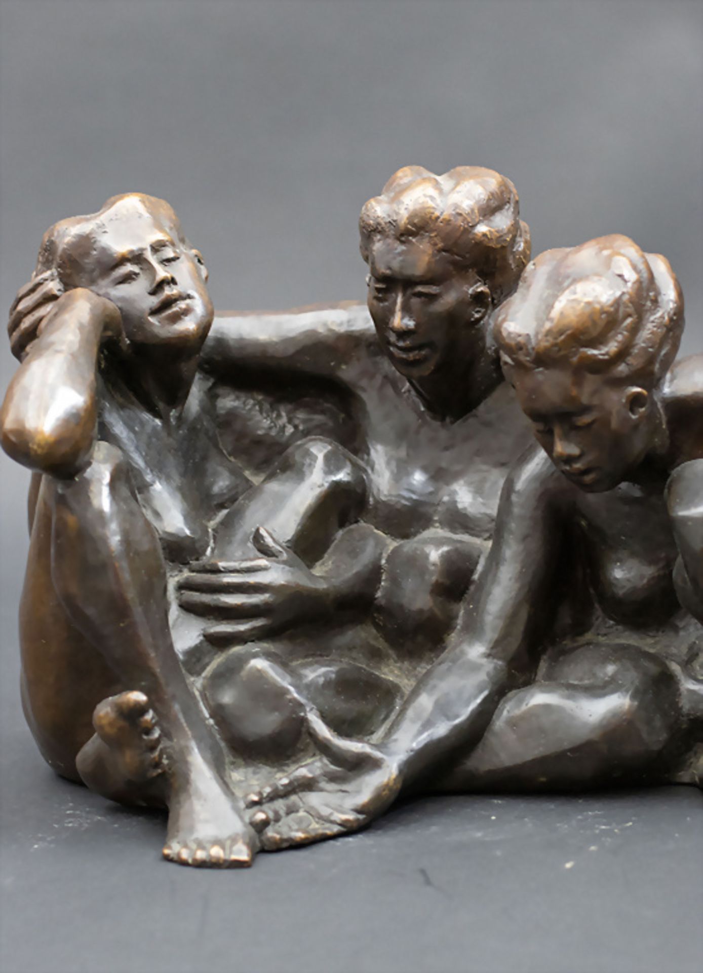 Laetitia LARA ( *1957 in Paris), Bronzeplastik 'Drei sitzende Frauen' / 'Three sitting women' ... - Bild 7 aus 11