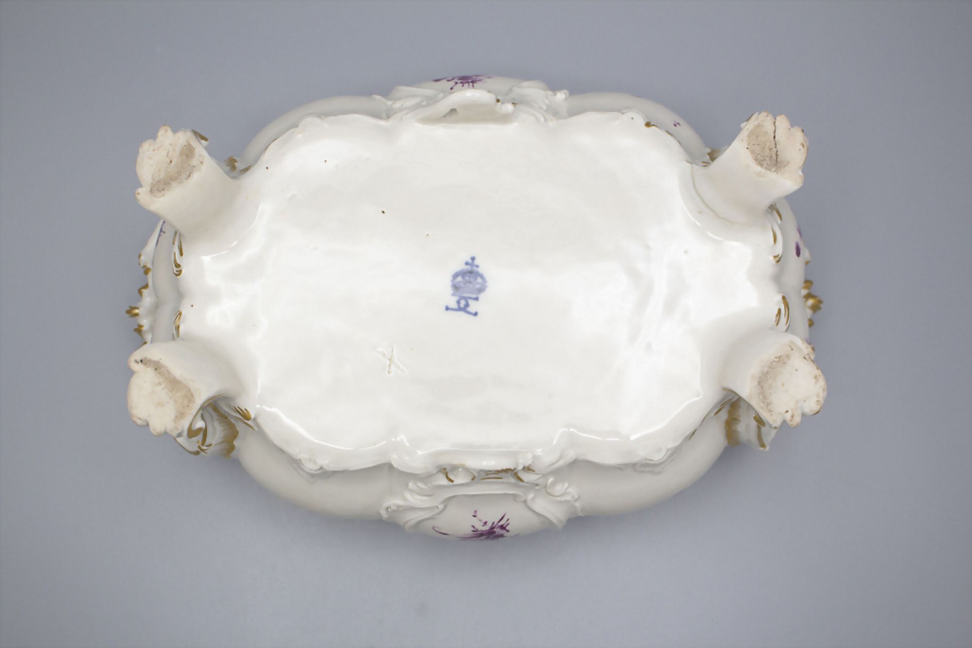 Porzellan Deckelterrine / A lidded porcelaine tureen, Ludwigsburg, um 1765 - Image 6 of 7