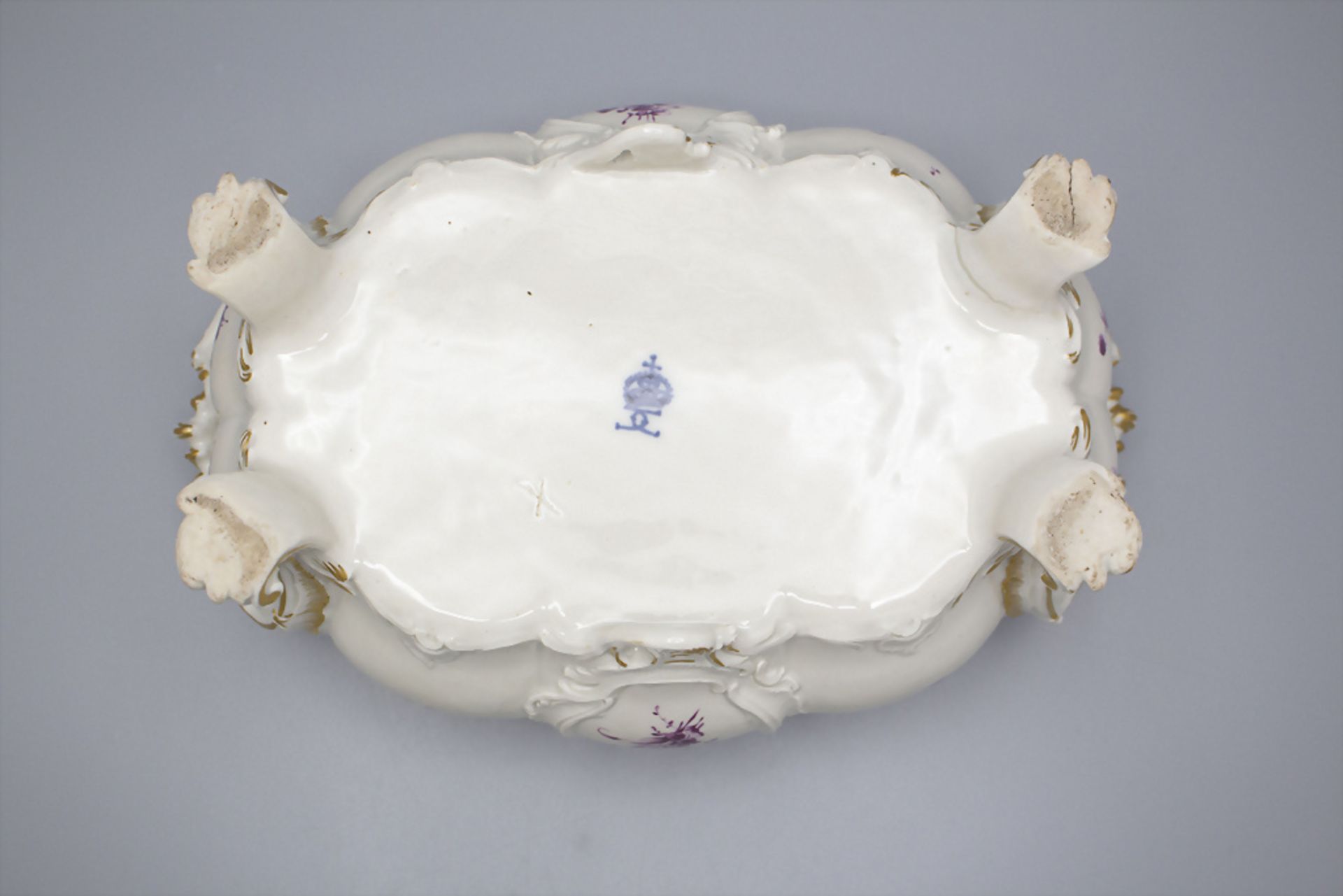 Porzellan Deckelterrine / A lidded porcelaine tureen, Ludwigsburg, um 1765 - Bild 6 aus 7