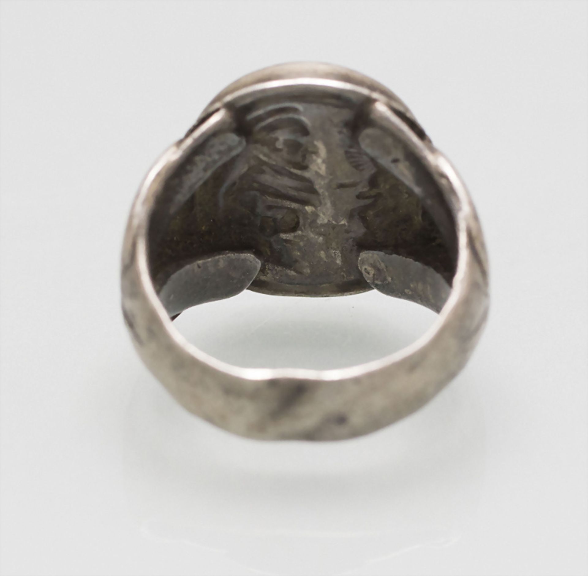 Siegelring 'Jesuskind und Priester' / A silver signet ring with Jesus as a child and a priest, ... - Image 3 of 3