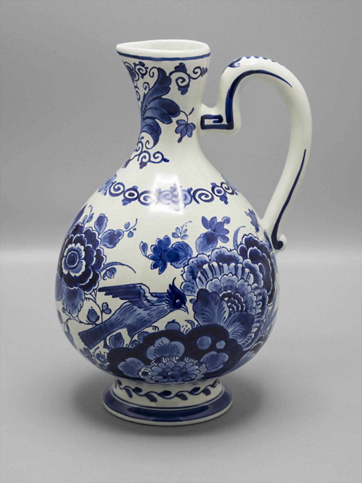 Schenkkrug / A ceramic jug, De Porceleyne Fles, Delft, 20. Jh.