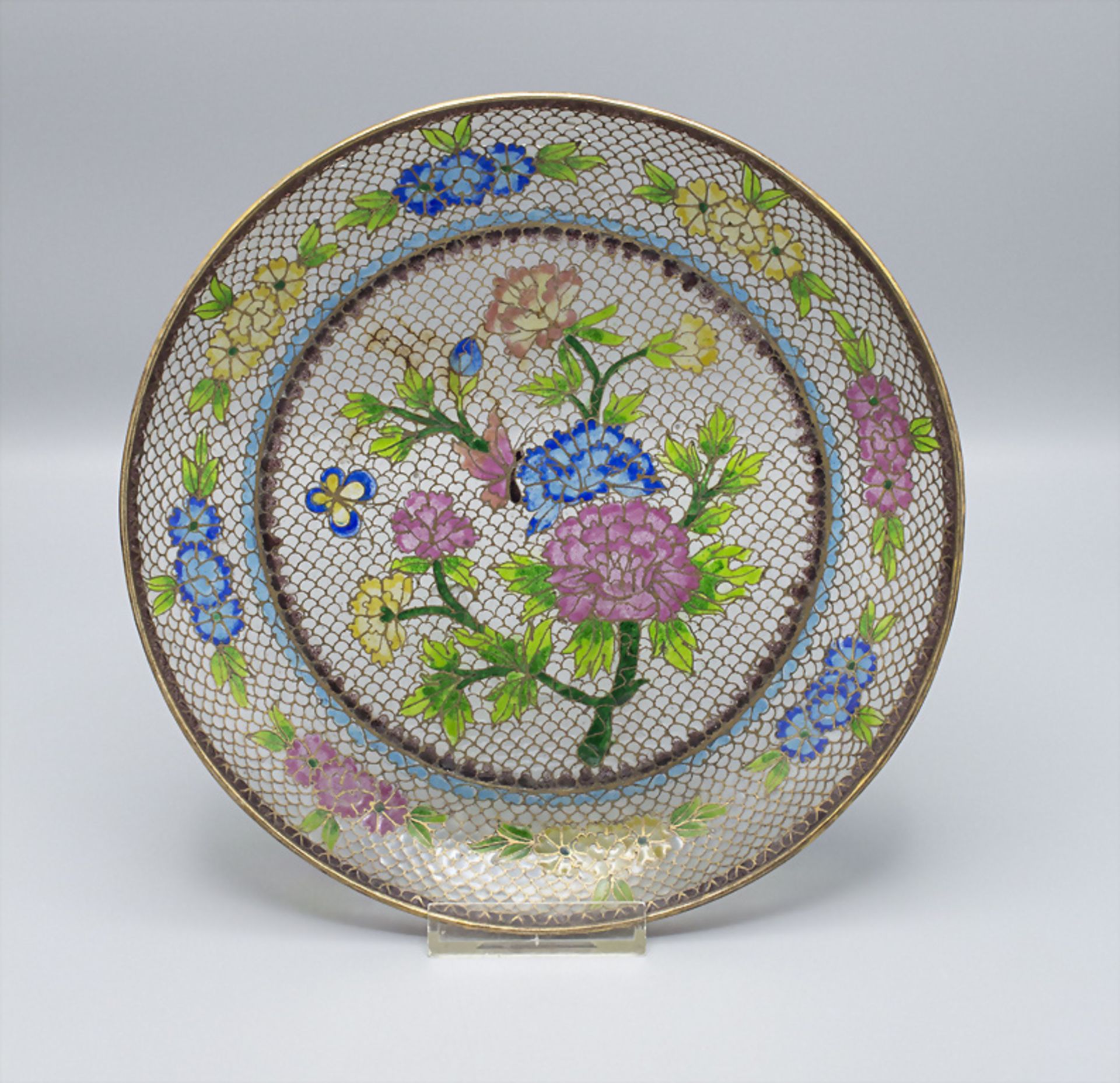 Fensteremail-Schale / A Plique-à-jour enamelled bowl, China, Qing-Dynastie (1644-1911), wohl ...