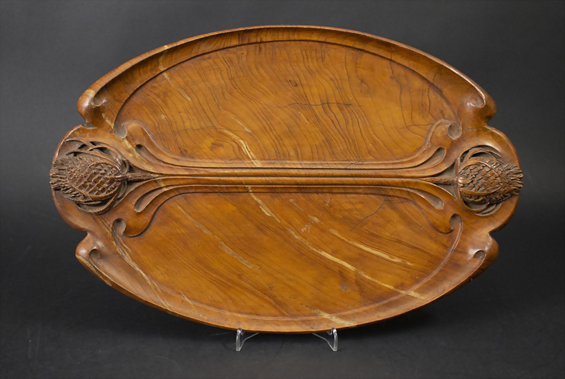 Jugendstil Holztablett mit Disteln / An Art Nouveau wooden tray with thristles, wohl École de ...