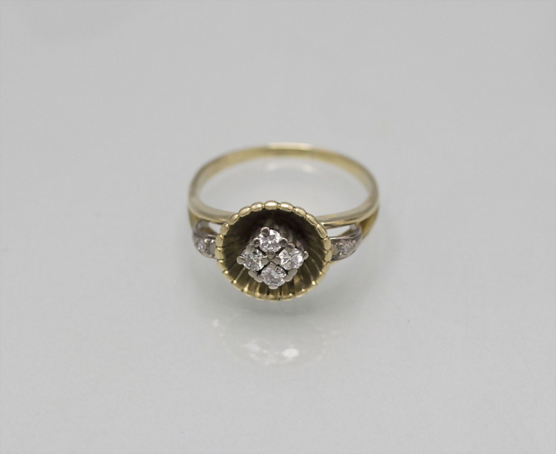Damenring mit Diamanten  / A ladies 14 ct gold ring with diamonds