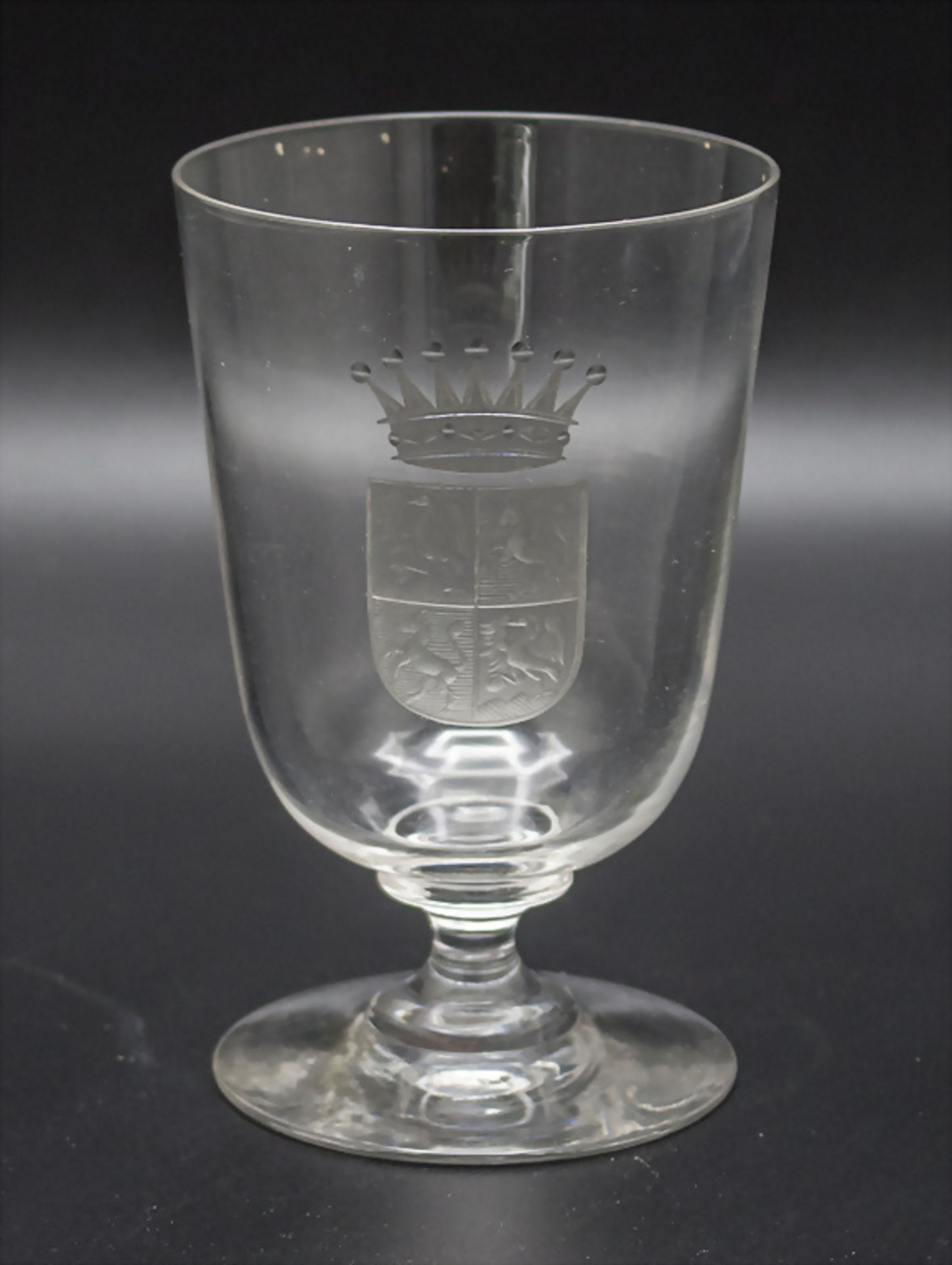 Fußbecher mit Wappen / A footed glass beaker with coat of arms, 19. Jh.