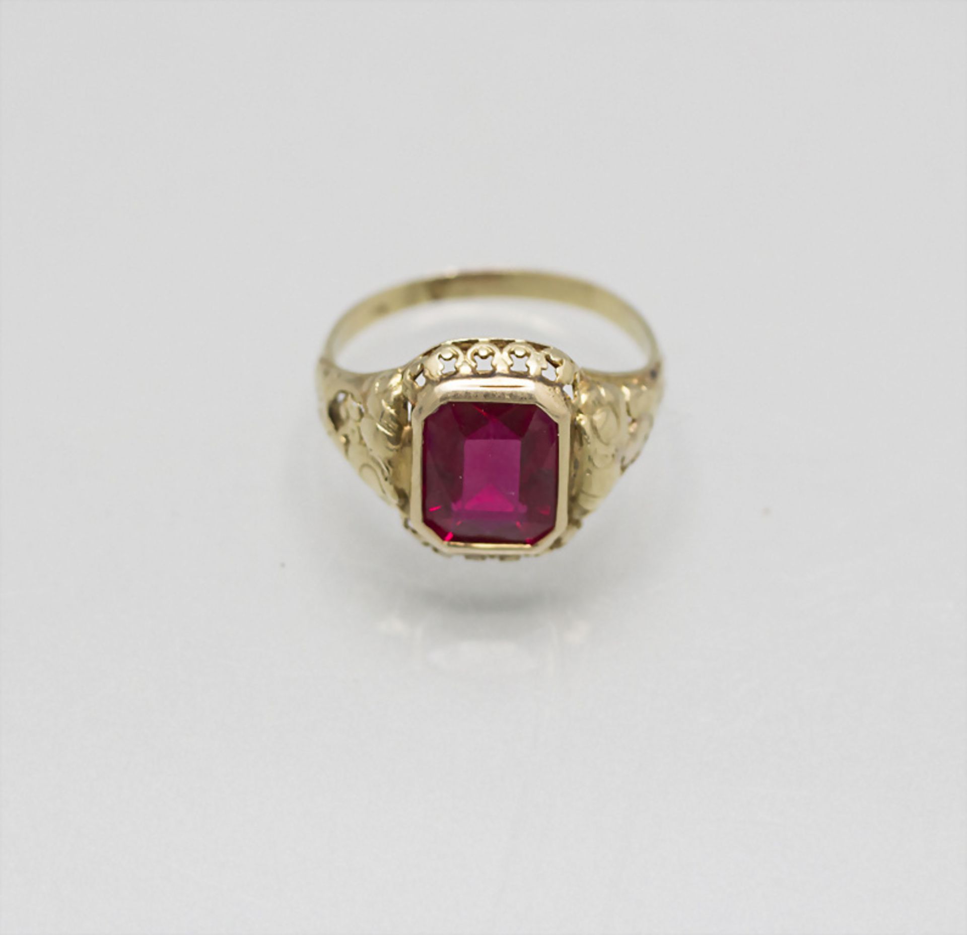 Damenring mit Farbstein  / A ladies 14 ct gold ring, deutsch, um 1900