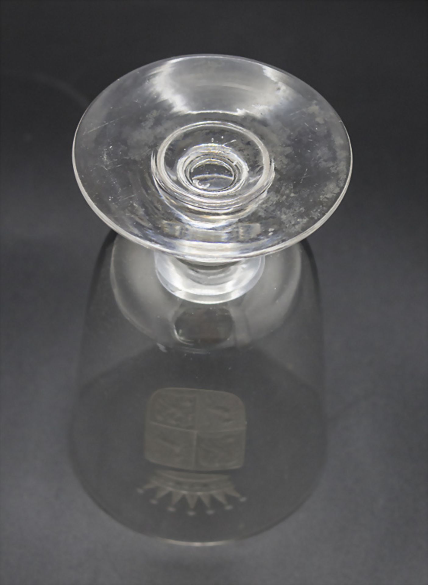 Fußbecher mit Wappen / A footed glass beaker with coat of arms, 19. Jh. - Image 2 of 2