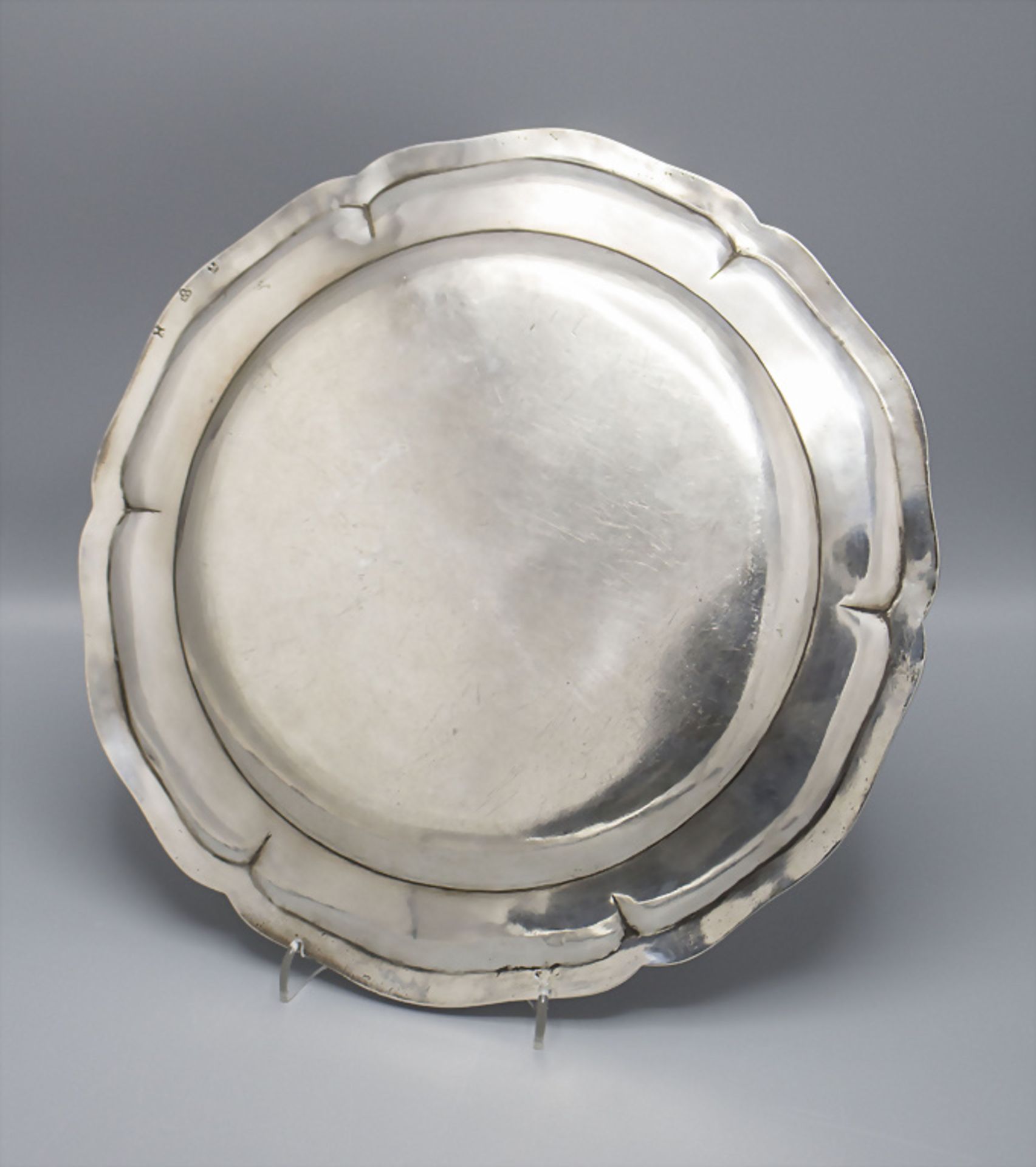 Barock Platte / A Baroque silver serving plate, Honoré Burel, AIX en Provance, 1763 - Bild 2 aus 4