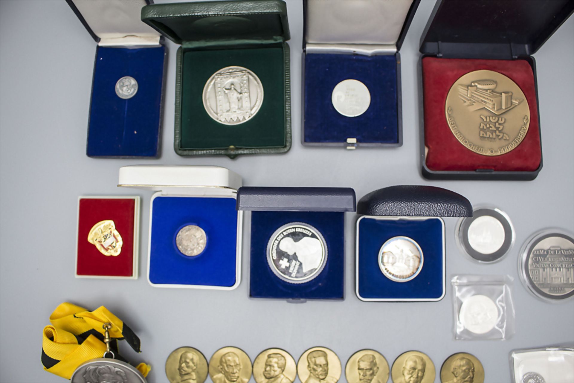 Sammlung Medaillen / A collection of medals - Bild 4 aus 5