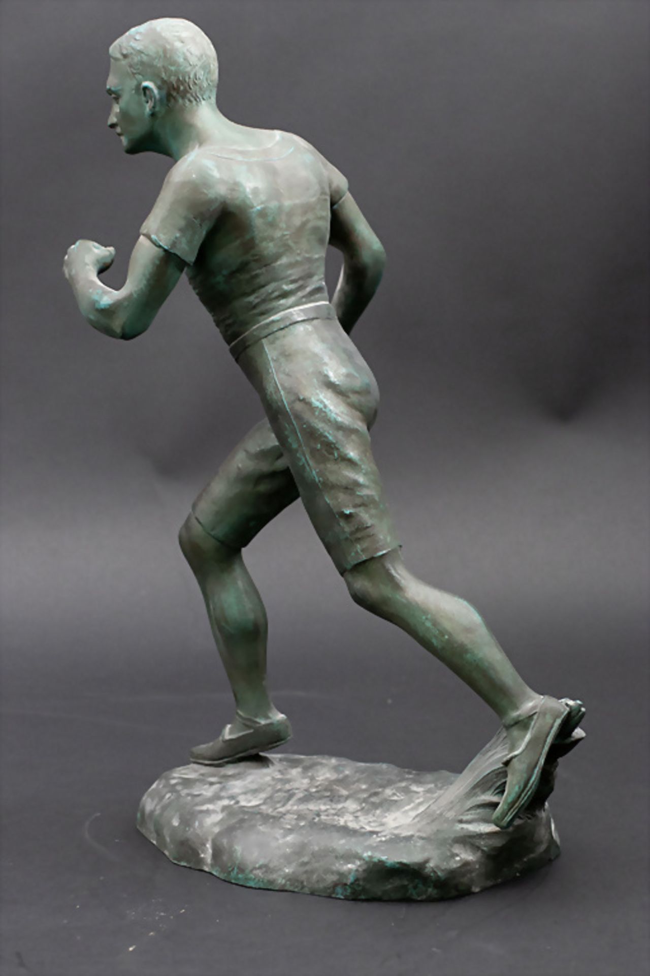 Sportlerfigur 'Läufer' / A sportsman figure of a runner, Frankreich, um 1920 - Image 3 of 8