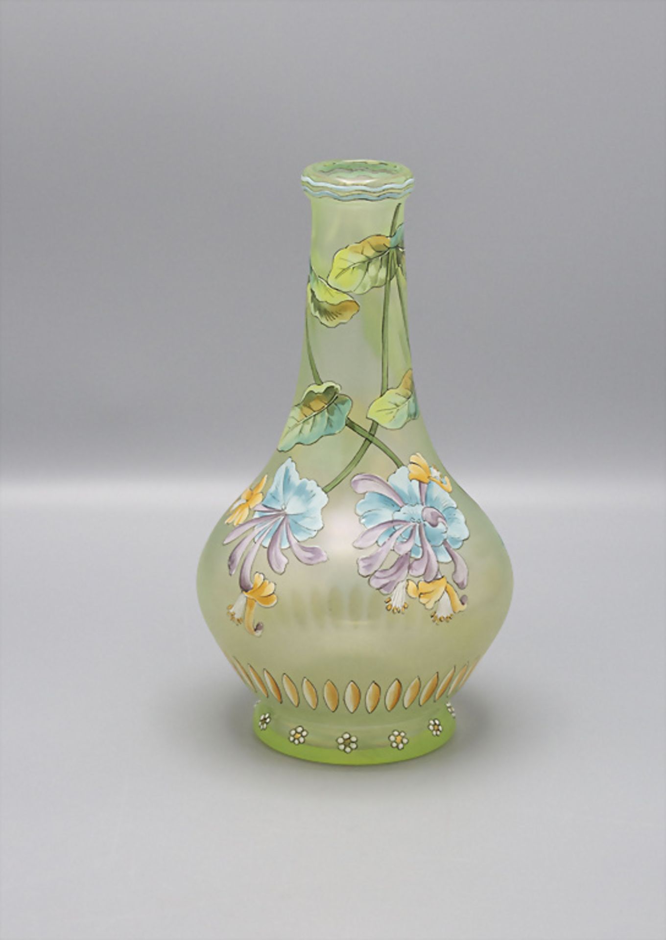 Uranglas Vase / An uranium glass vase, Max Rade für Fritz Heckert, Petersdorf, um 1900 - Bild 2 aus 4