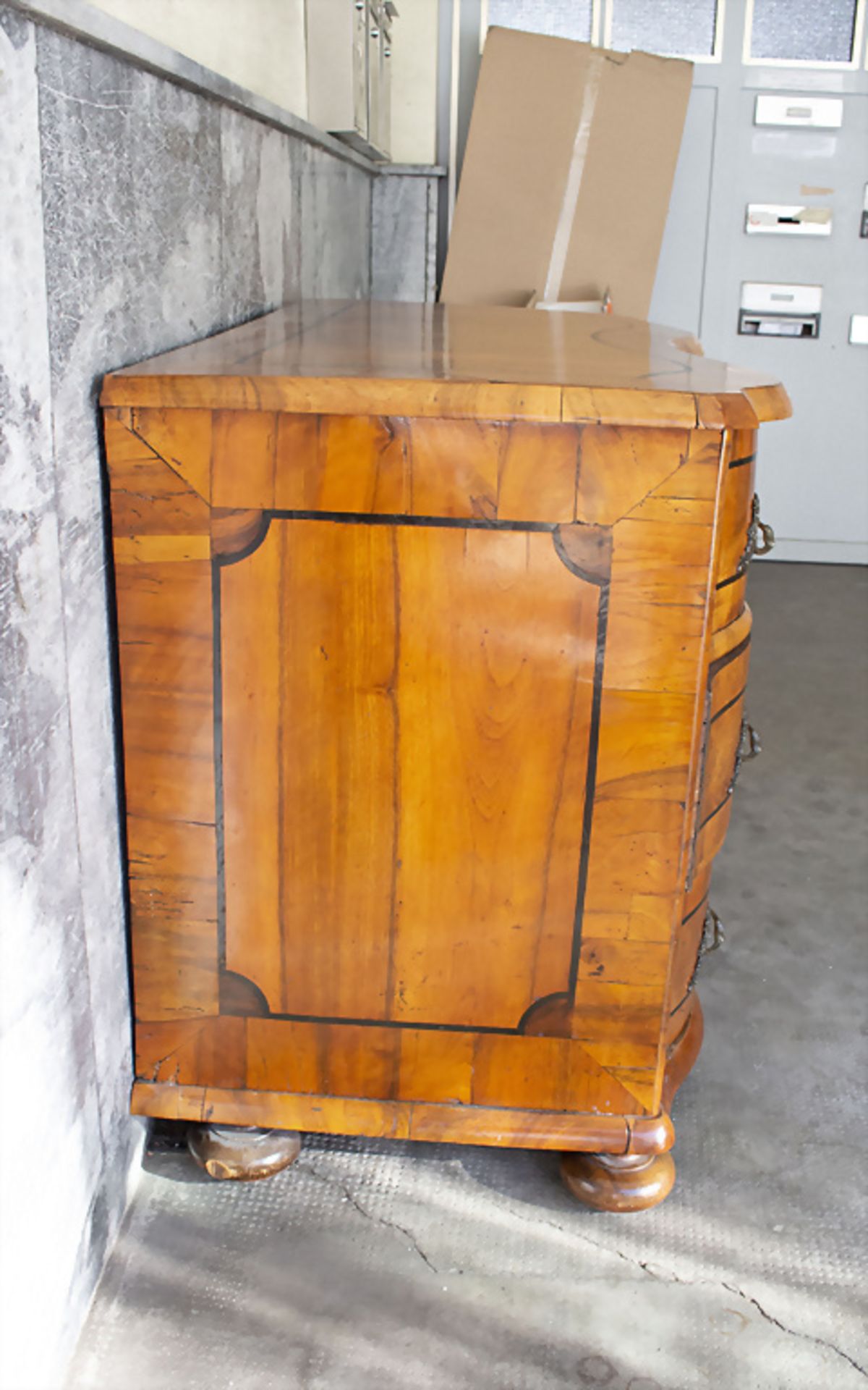 Barockkommode / A Baroque chest of drawers, deutsch, 18. Jh. - Bild 11 aus 11