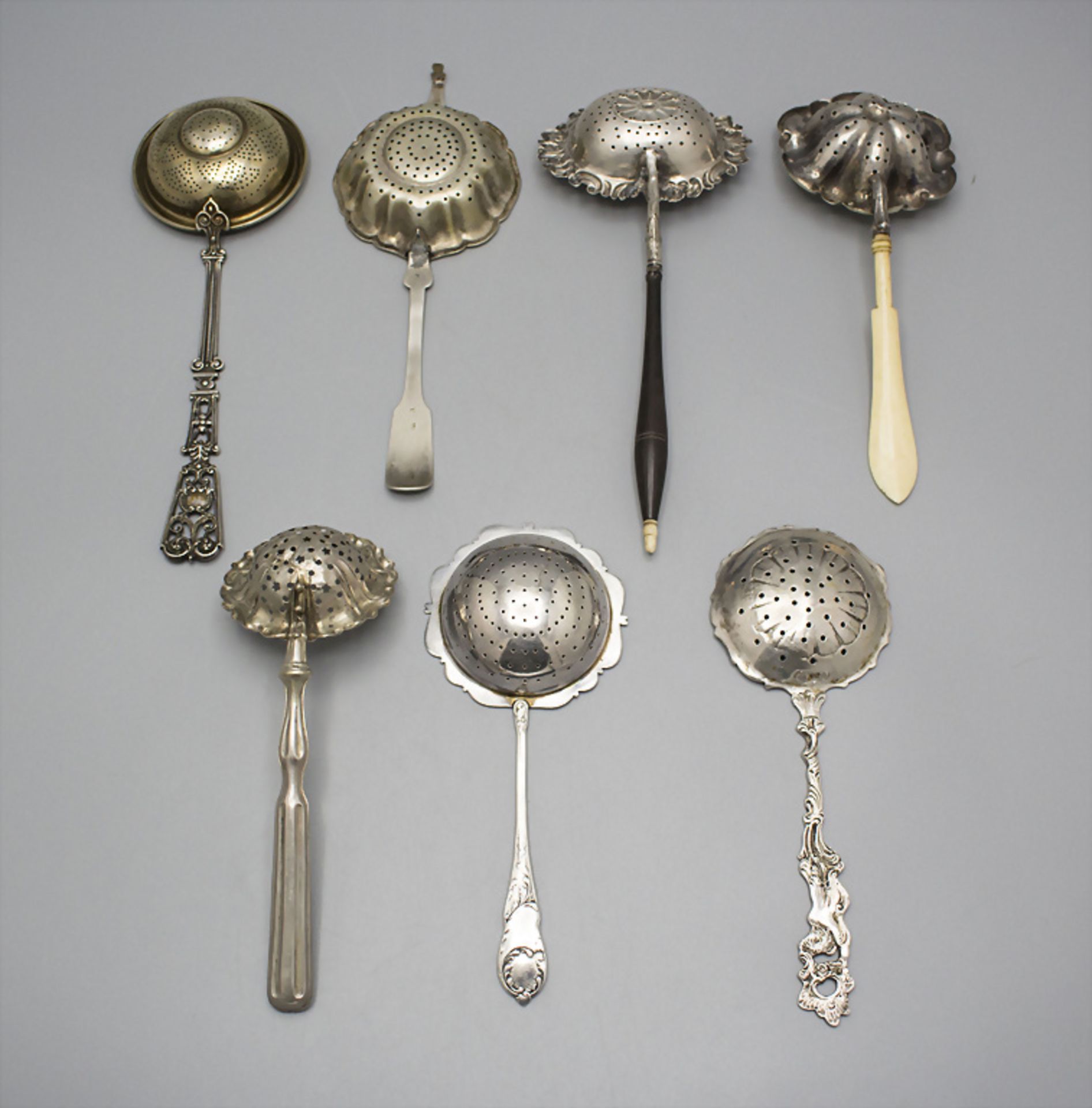 Konvolut aus 7 Teesieben / 7 silver tea strainers, 19. / frühes 20. Jh. - Bild 2 aus 2