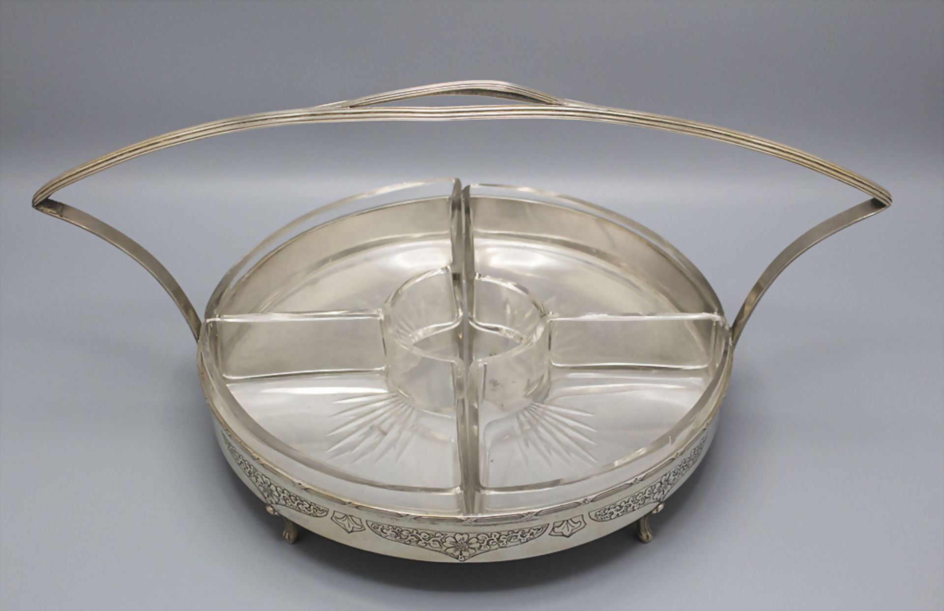 Jugenstil Anbietschale mit Blattranken / An Art Noveau erving tray with leaf tendril, um 1920