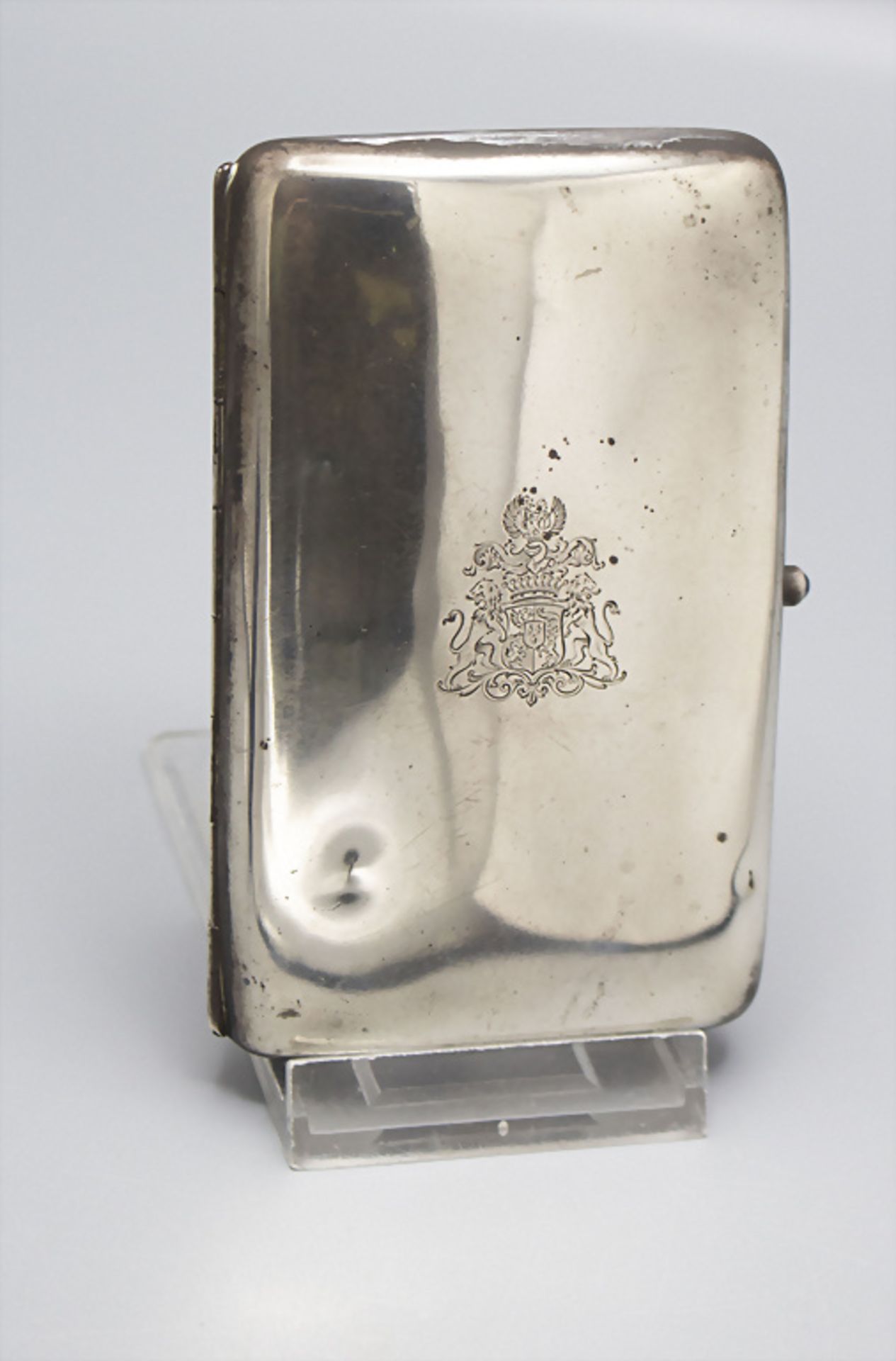 Zigarettenetui mit Wappen / A silver cigarette case with coat of arms, Louis Kuppenheim, ...