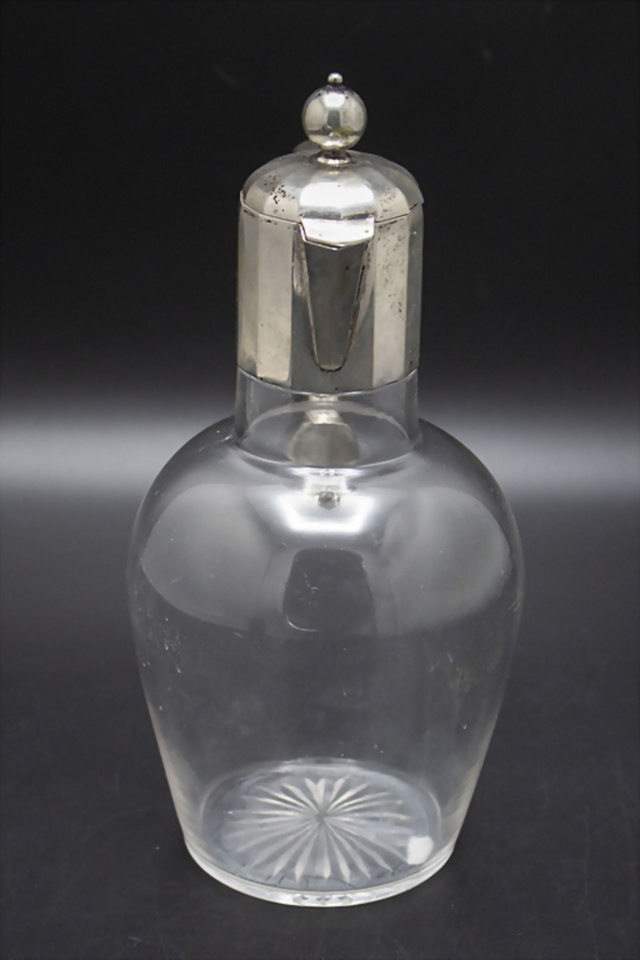 Weinkaraffe mit Silbermontur / A wine jug with silver mount, Koch & Bergfeld, Bremen, um 1920 - Bild 2 aus 5