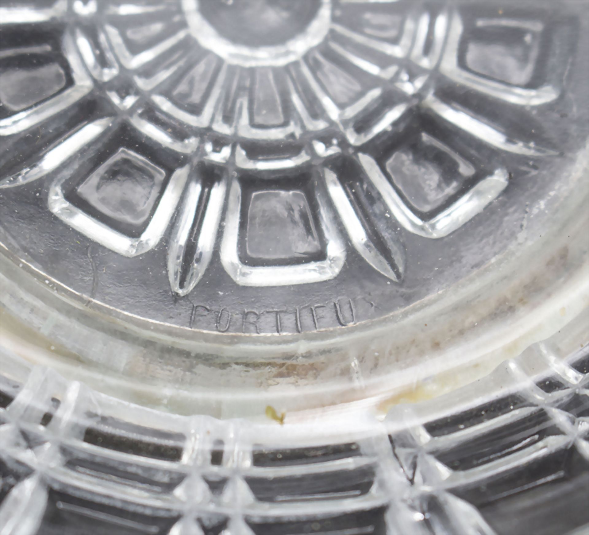 Glasschale mit Silbermontur / A cut glass bowl with silver mount, Orient oder Asien, Anfang 20. Jh. - Bild 3 aus 4