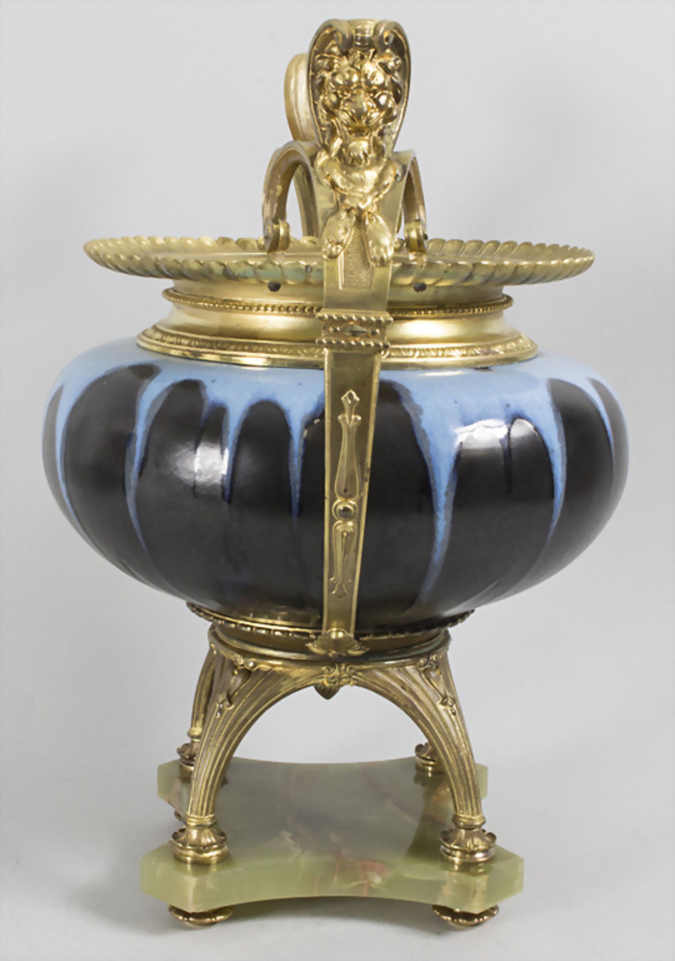 Prunkvase mit Bronzemontur / A splendid vase with bronze mount, um 1900 - Bild 4 aus 6