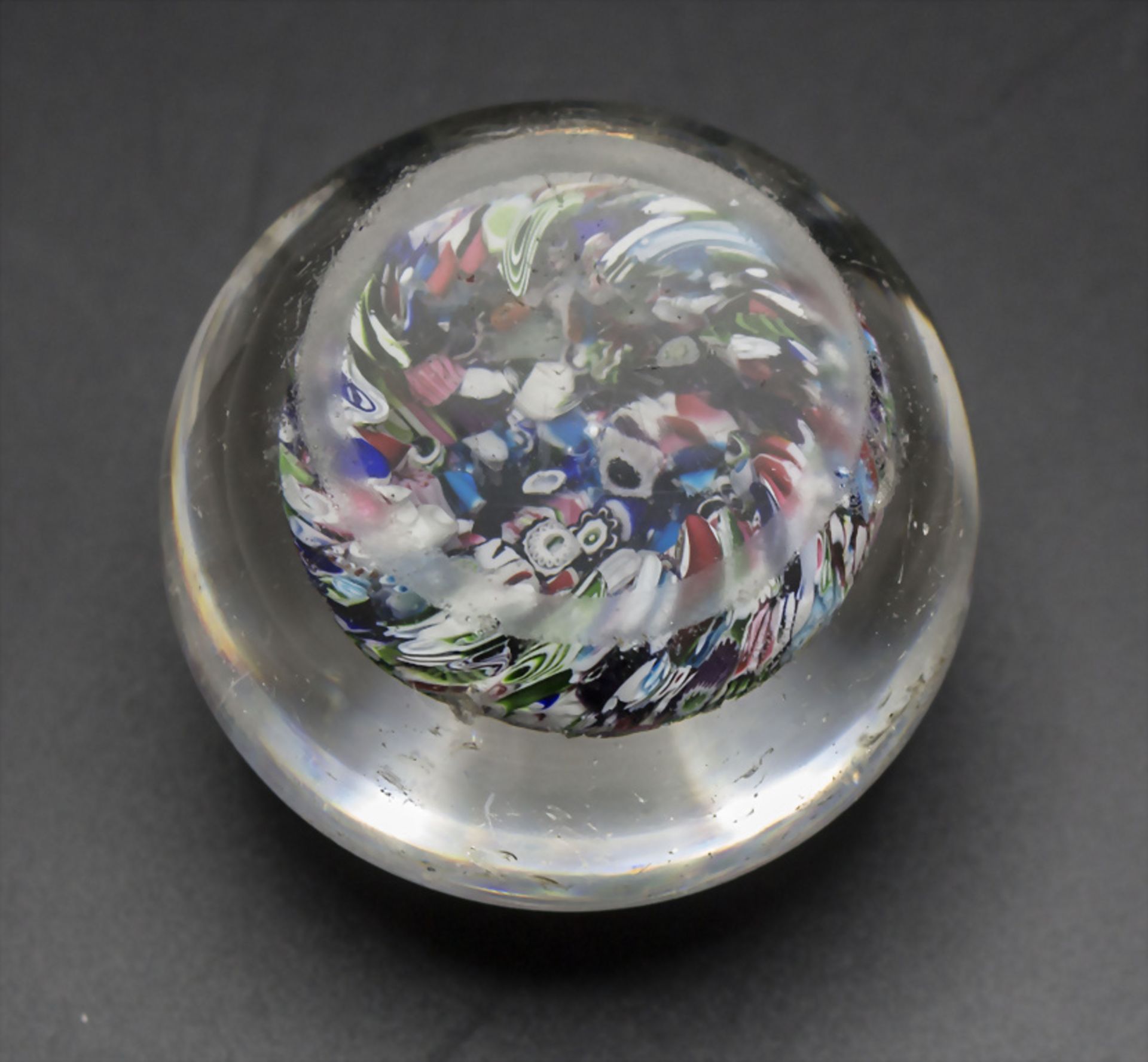 Briefbeschwerer / An end-of-day scrambled Millefiori paperweight, Clichy, 19. Jh. - Bild 3 aus 3