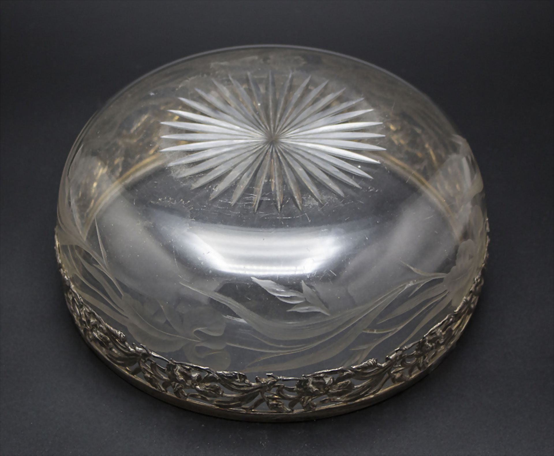 Jugendstil Glasschale mit Silbermontur mit Schwertlilien / An Art Nouveau cut glass bowl with ... - Bild 3 aus 3