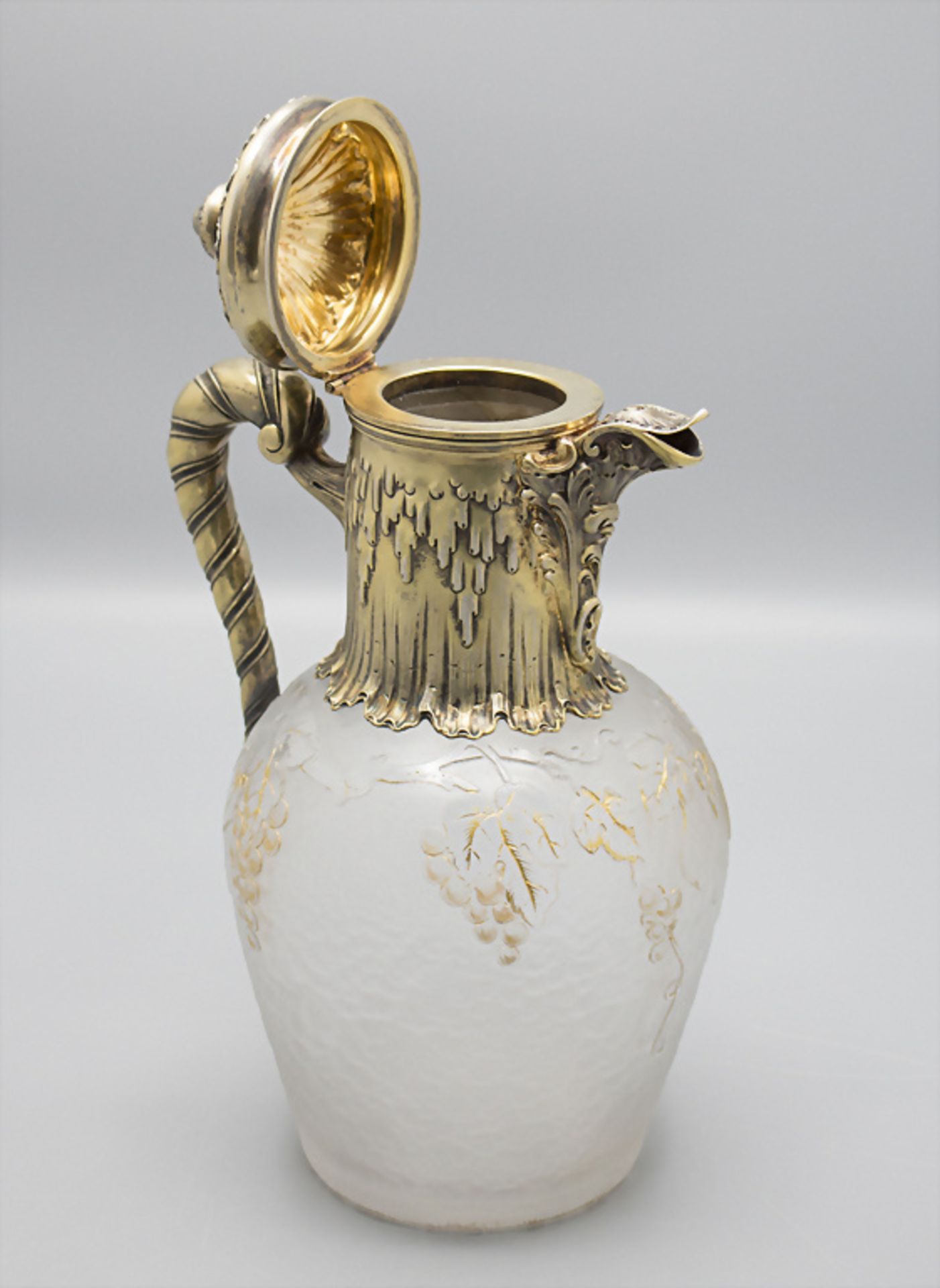 Jugendstil Schenkkrug mit Silbermontur / An Art Nouveau glass decanter with silver mount, wohl ... - Image 3 of 7