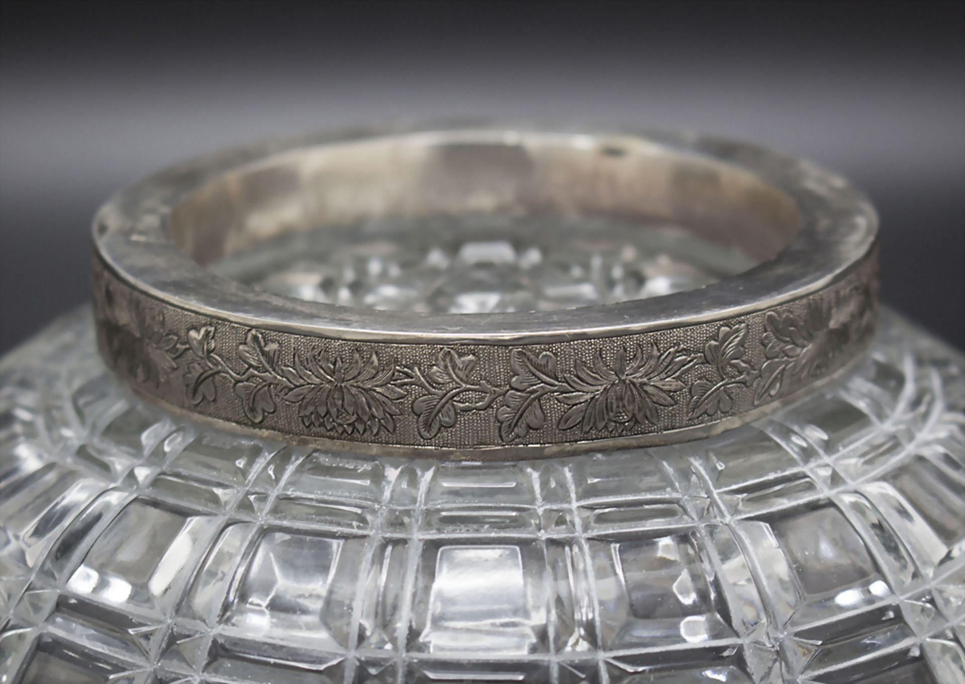 Glasschale mit Silbermontur / A cut glass bowl with silver mount, Orient oder Asien, Anfang 20. Jh. - Bild 4 aus 4
