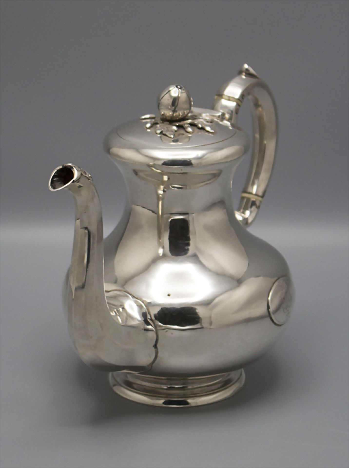 Kaffee- und Teekern / A silver coffee and tea set, Matthias Skytt, St. Petersburg, 1855-1856 - Bild 3 aus 15