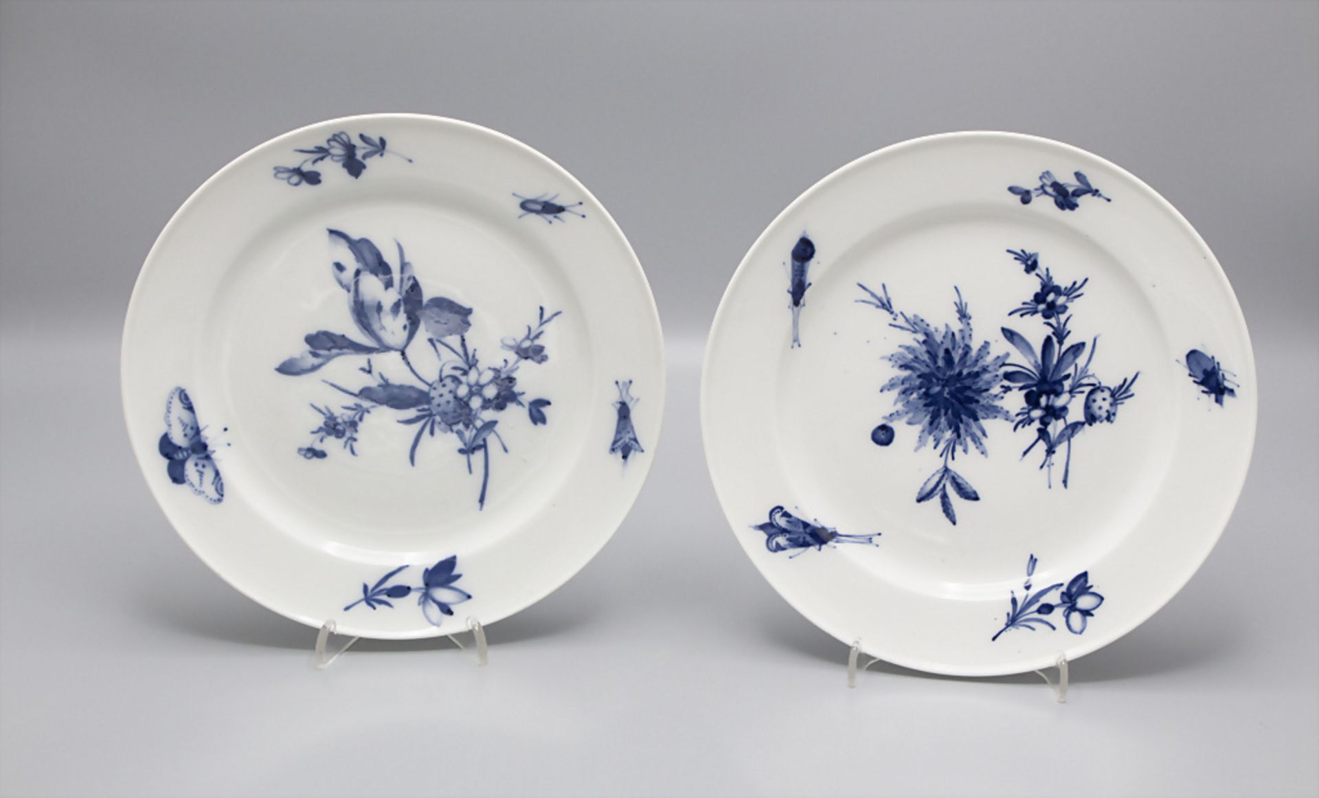 4 Teller mit Blaumalerei / 4 porcelain plates with flowers and insects, Meissen, Punktzeit ... - Image 2 of 4