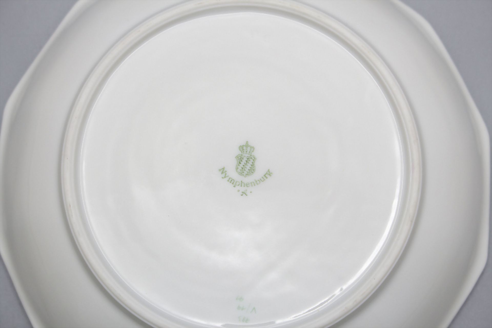 Porzellan Teller / A porcelaine plate, Nymphenburg, 20. Jh. - Image 2 of 2