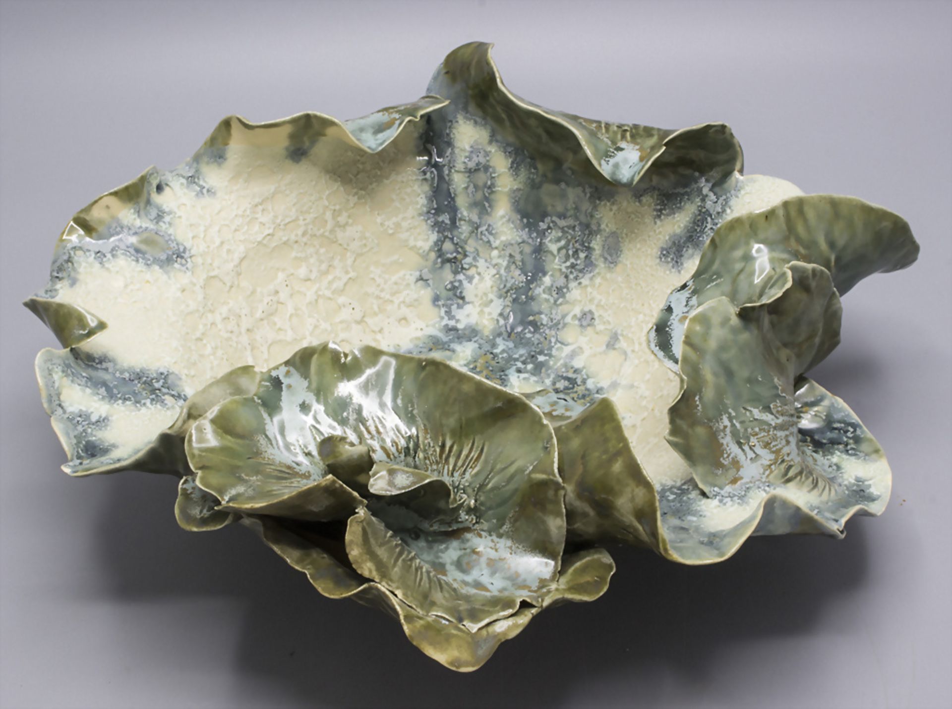 Studiokeramik, Blattschale / A leaf shaped ceramic bowl, um 1970